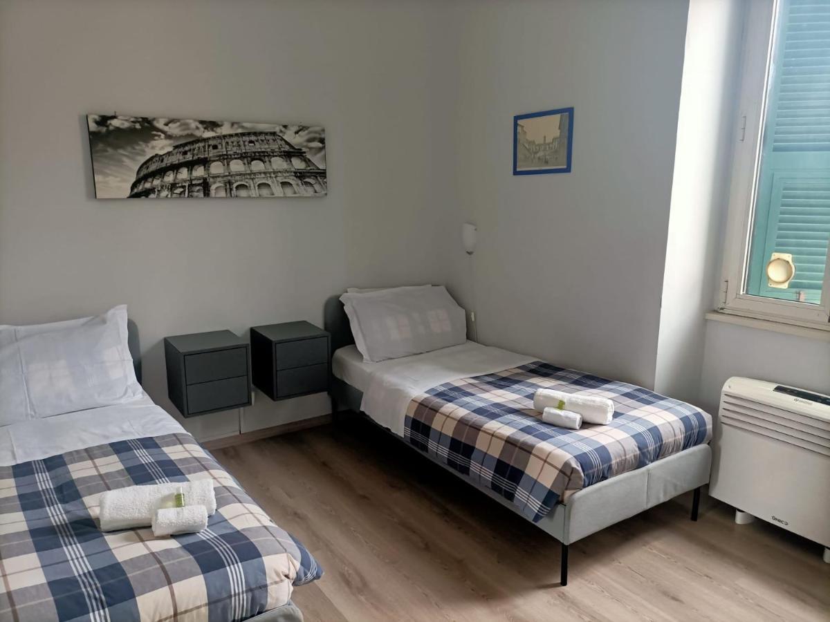 Chambre Lits Jumeaux avec Salle de Bains Commune