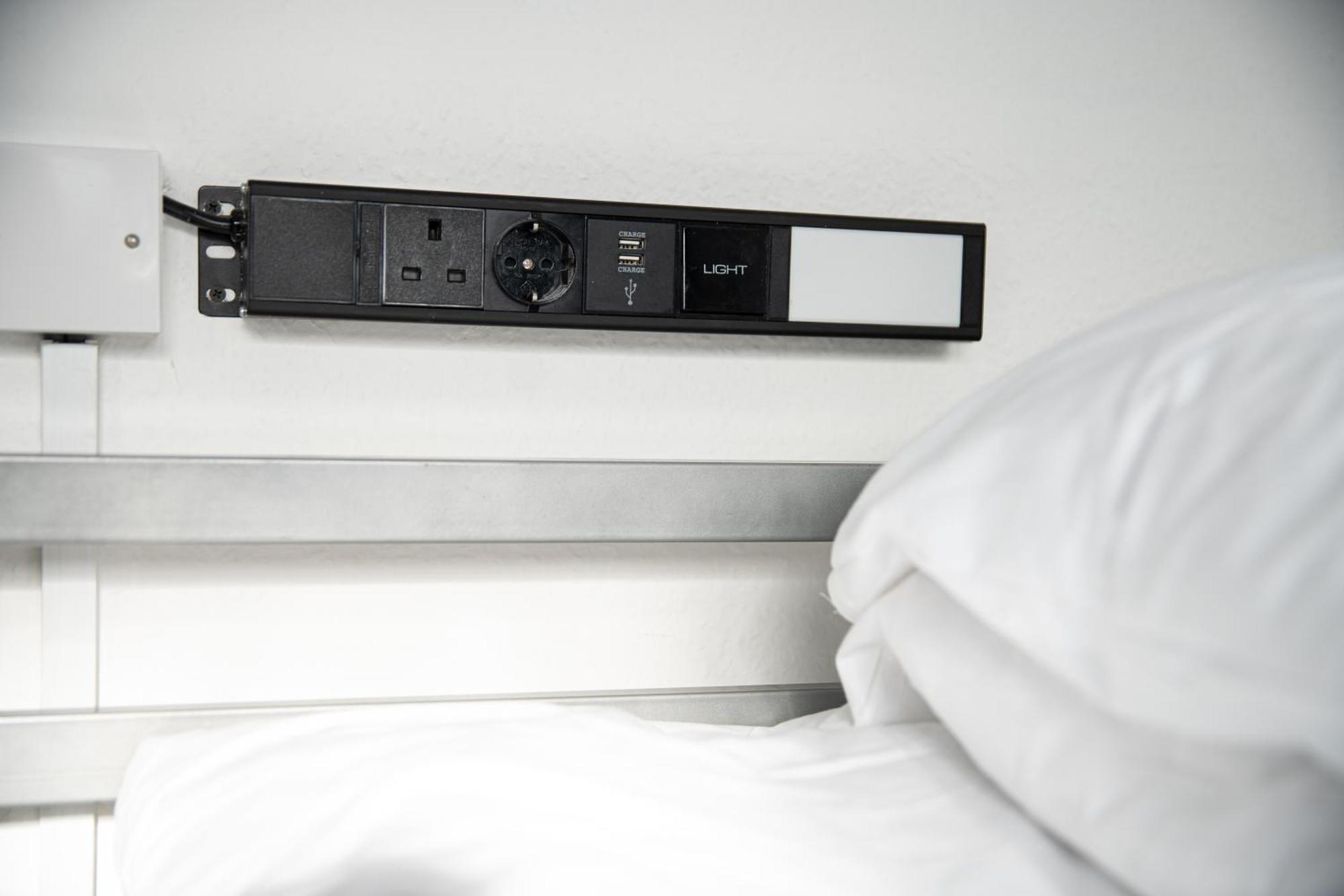 Bed in een Gemengde Slaapzaal met 10 Bedden en een Gedeelde Badkamer