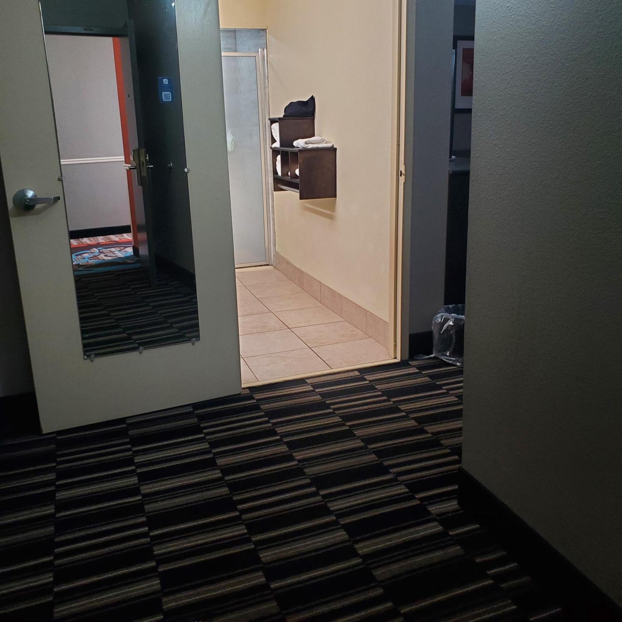 King Room - Disability Access,1275803269:JPEG