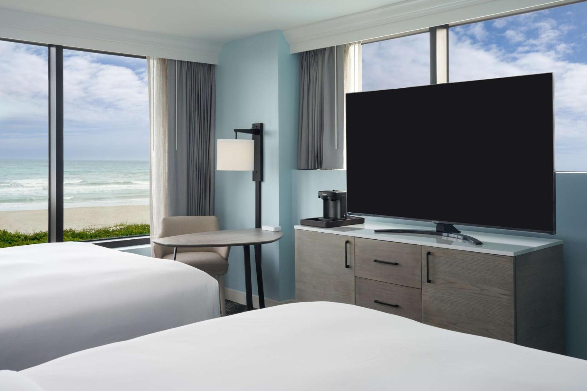 Quarto Quádruplo com Vista do Mar.