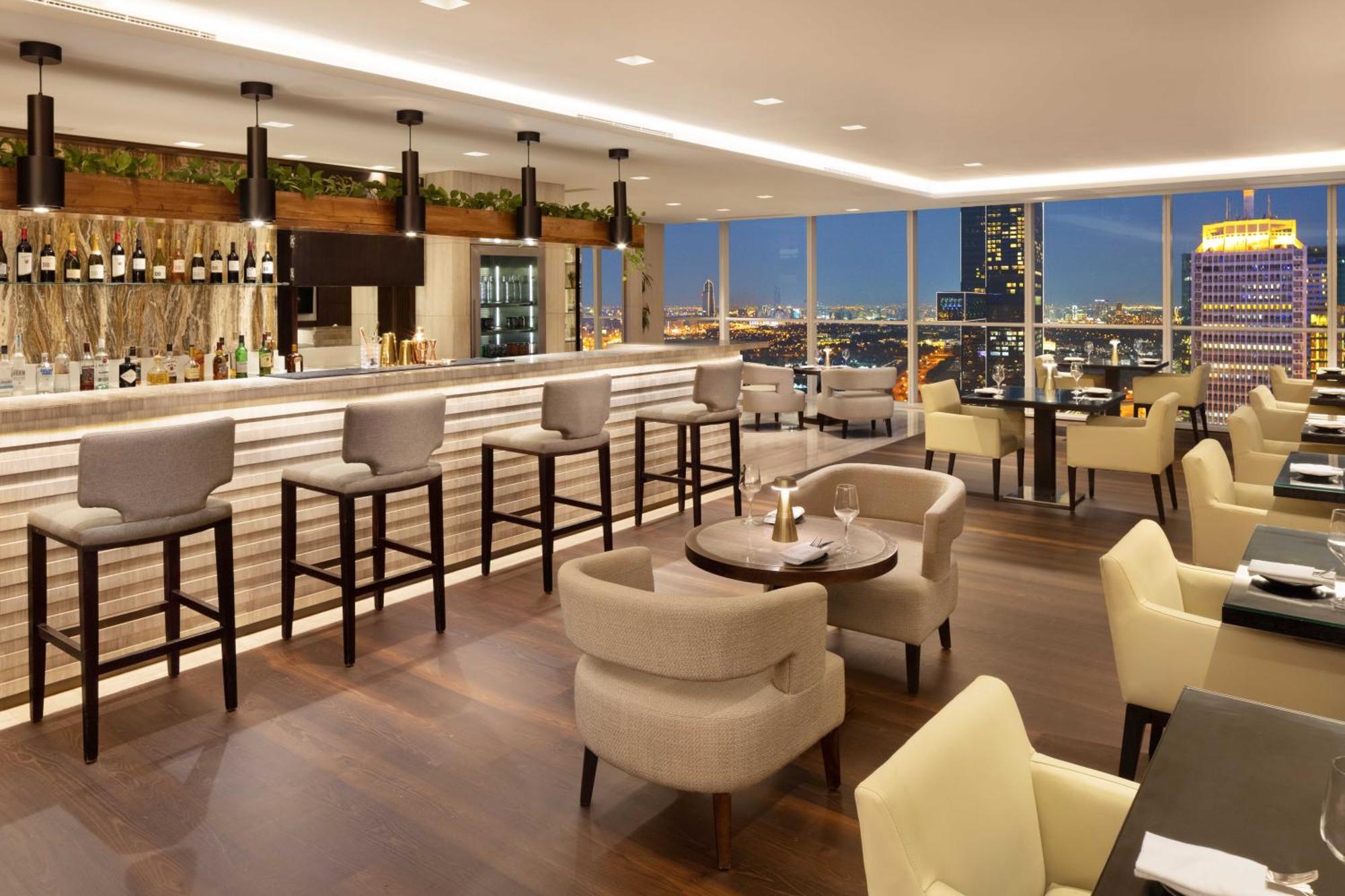 Suite Executiva com 1 Cama King-size, Vista Horizonte e Acesso Club Lounge