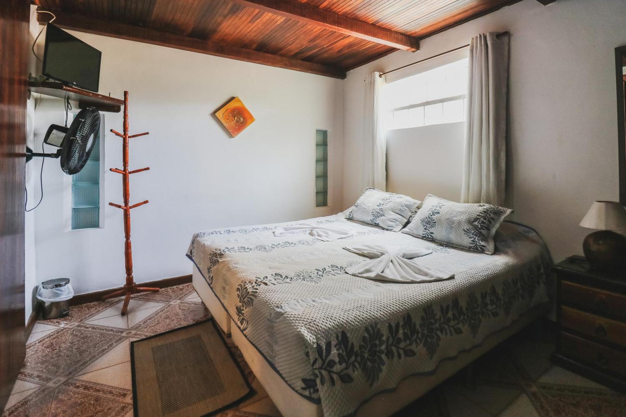 Quarto Grande com Cama de Casal ou 2 de Solteiro