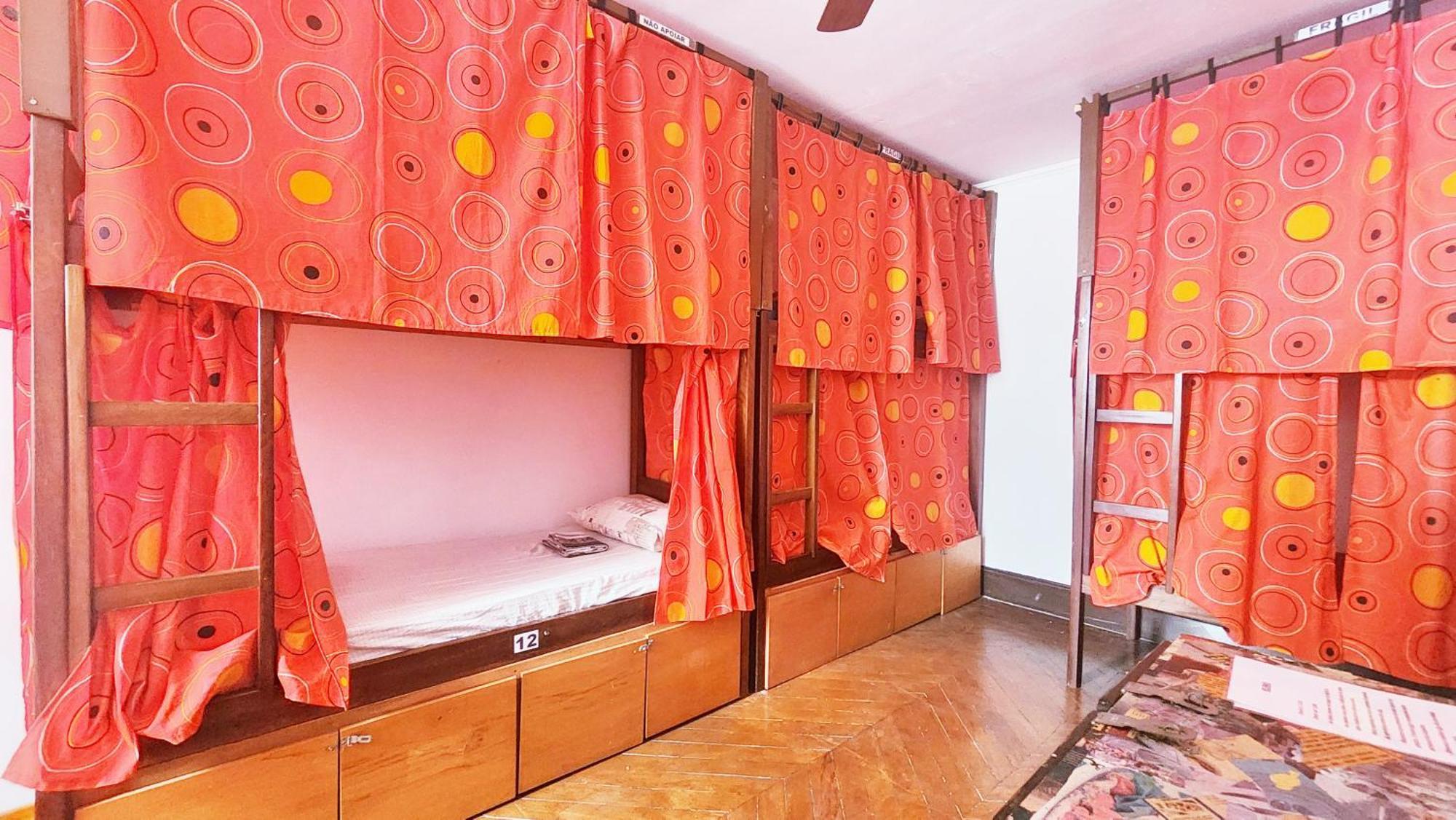 Bed in 8-Bed Mixed Dormitory Room with Fan