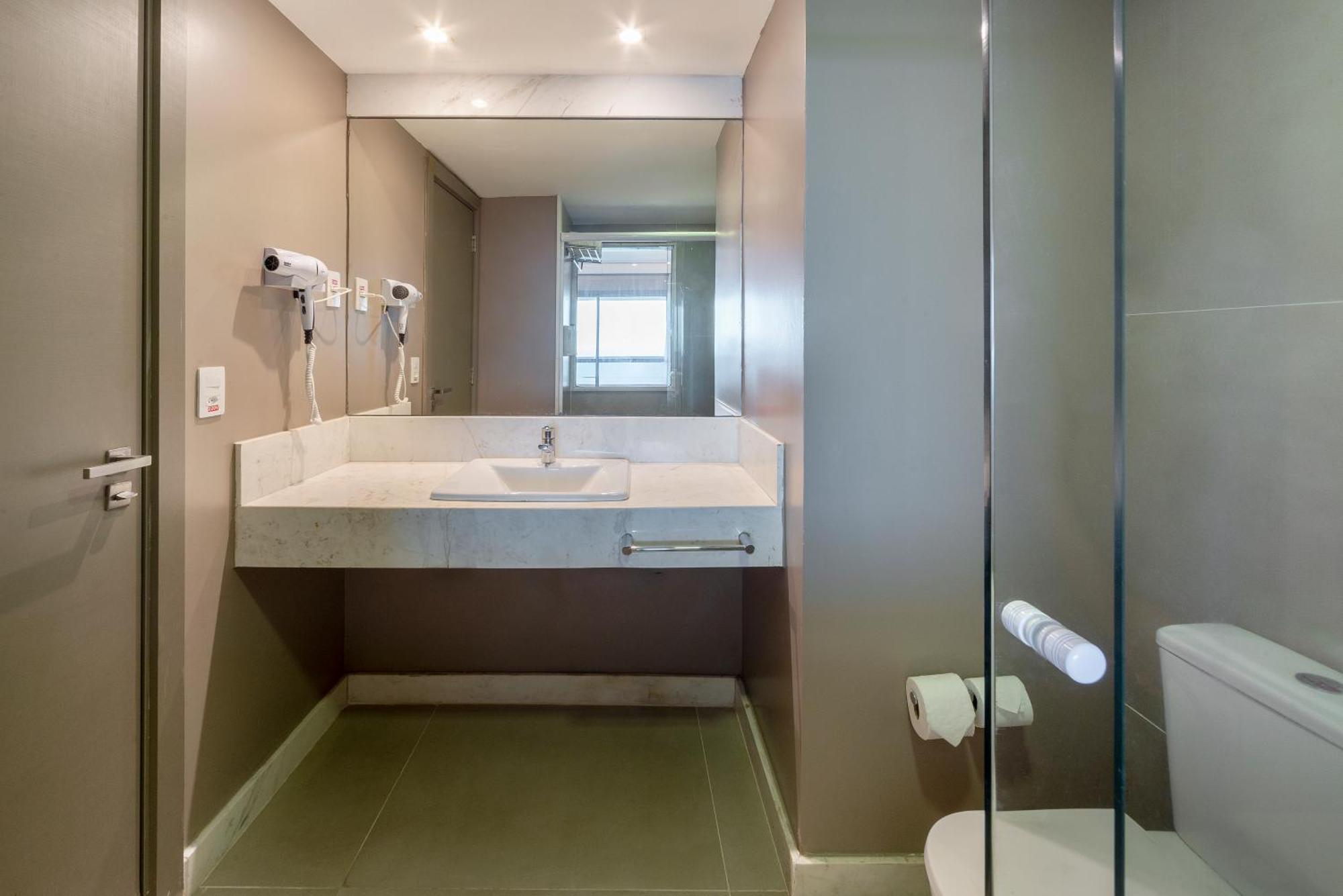 Quarto Triplo Luxo com Vista Mar