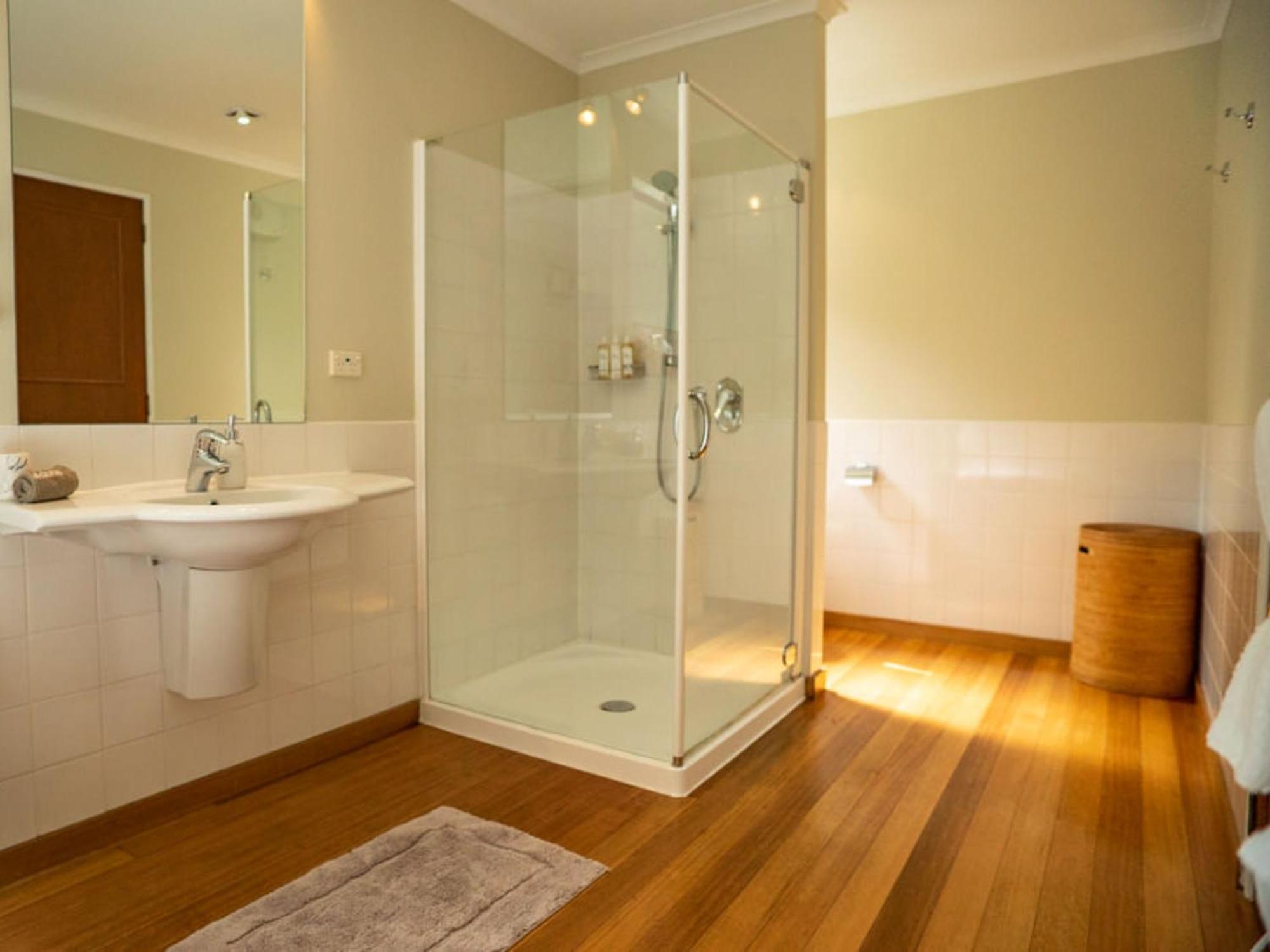 Suite Tahi