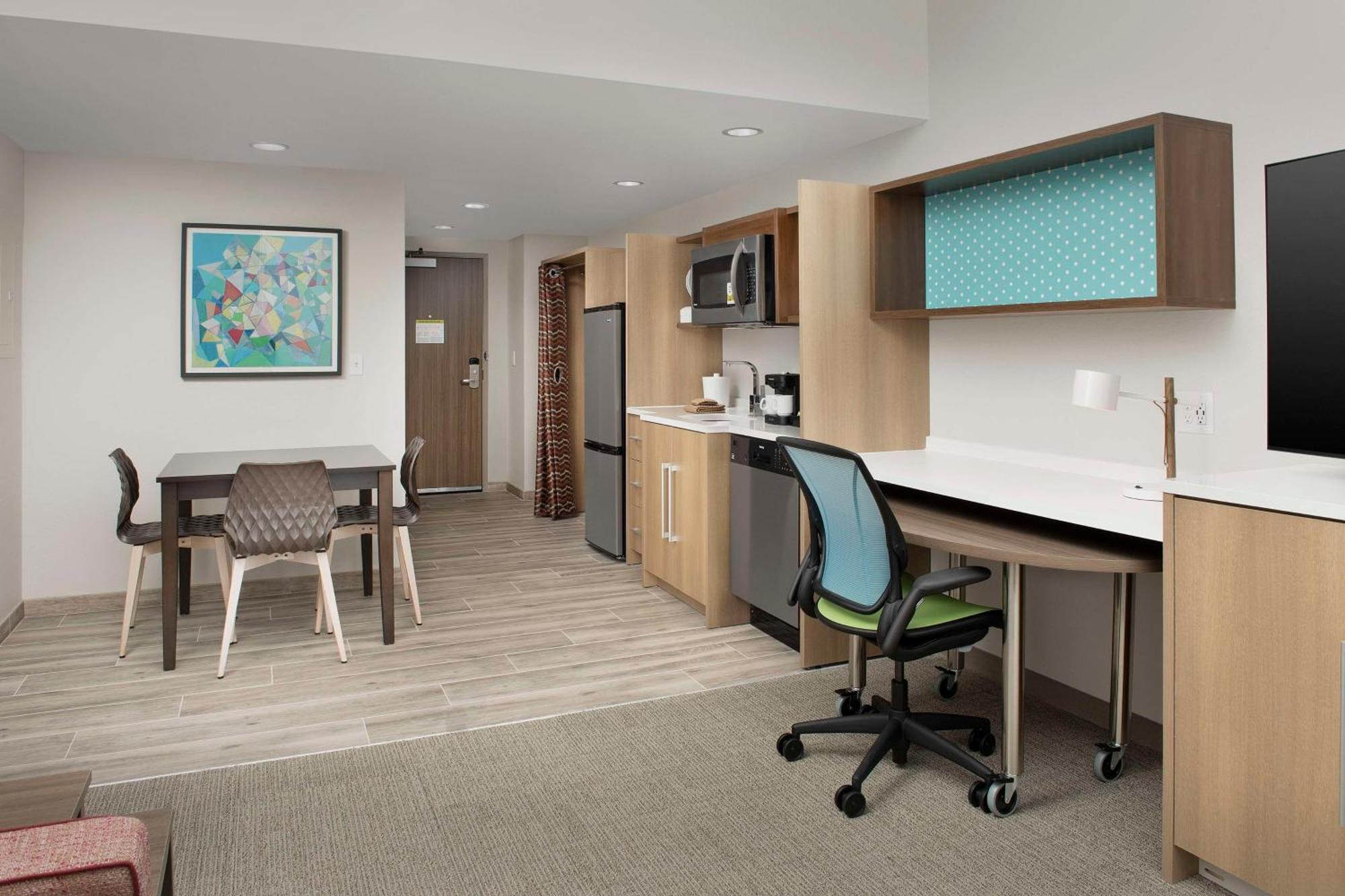 One-Bedroom King Suite - Non-Smoking