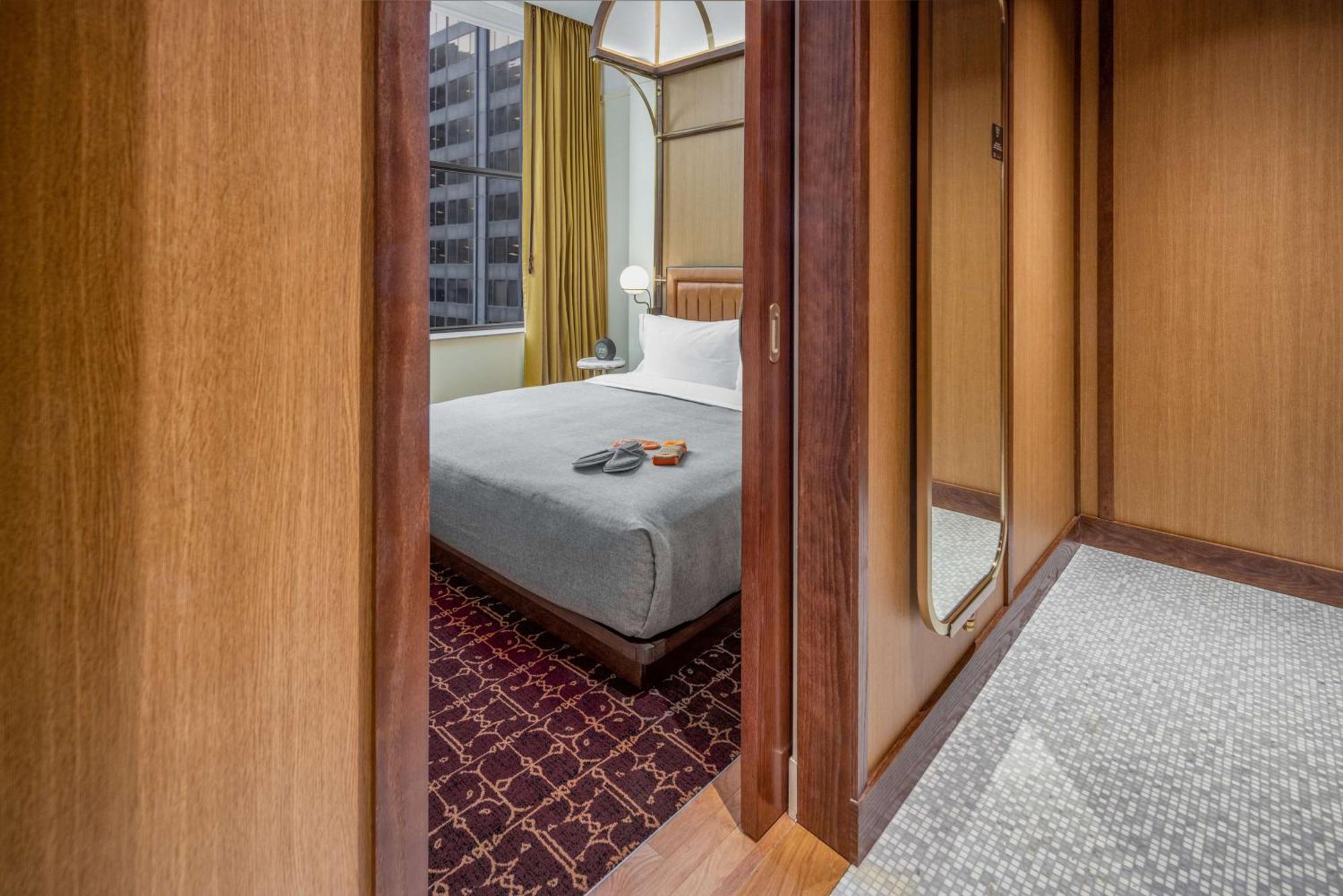 One-Bedroom King Suite - Hearing Access,1506382594:JPEG
