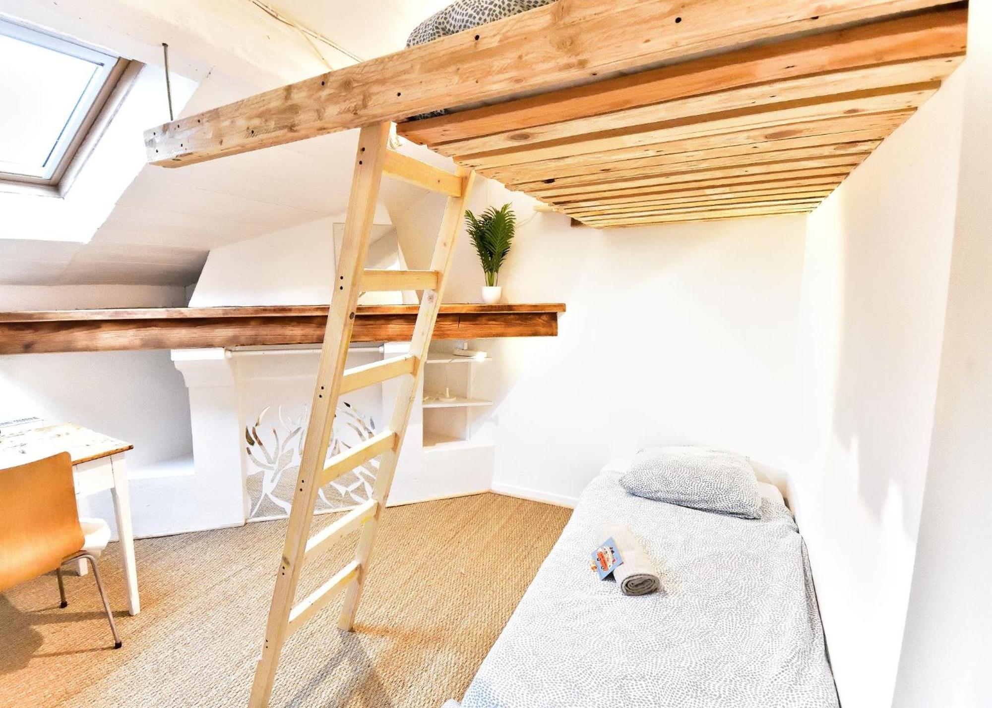 Twin Room,1500335716:JPEG