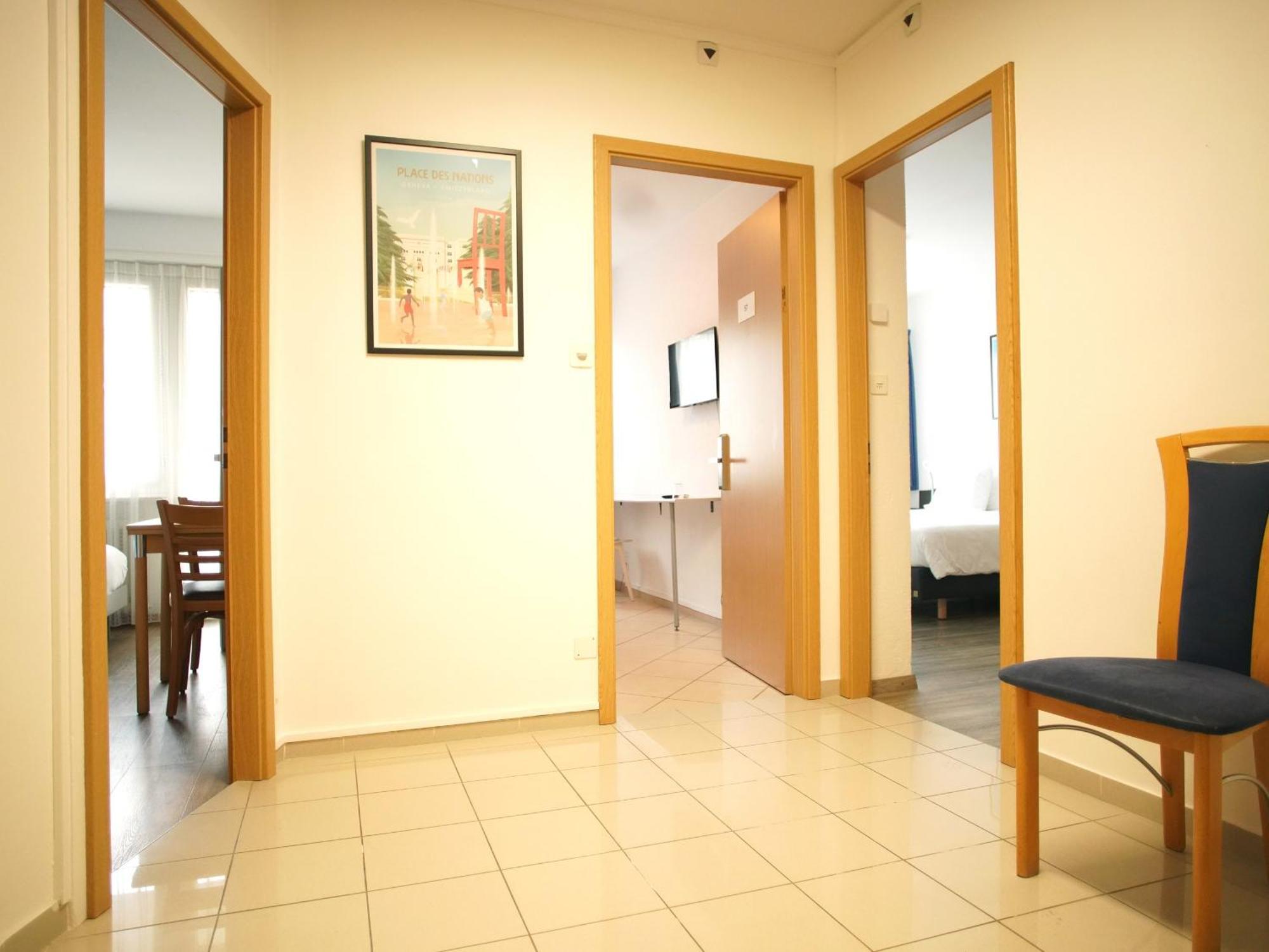 Chambre Simple avec Toilettes et Douche Communes