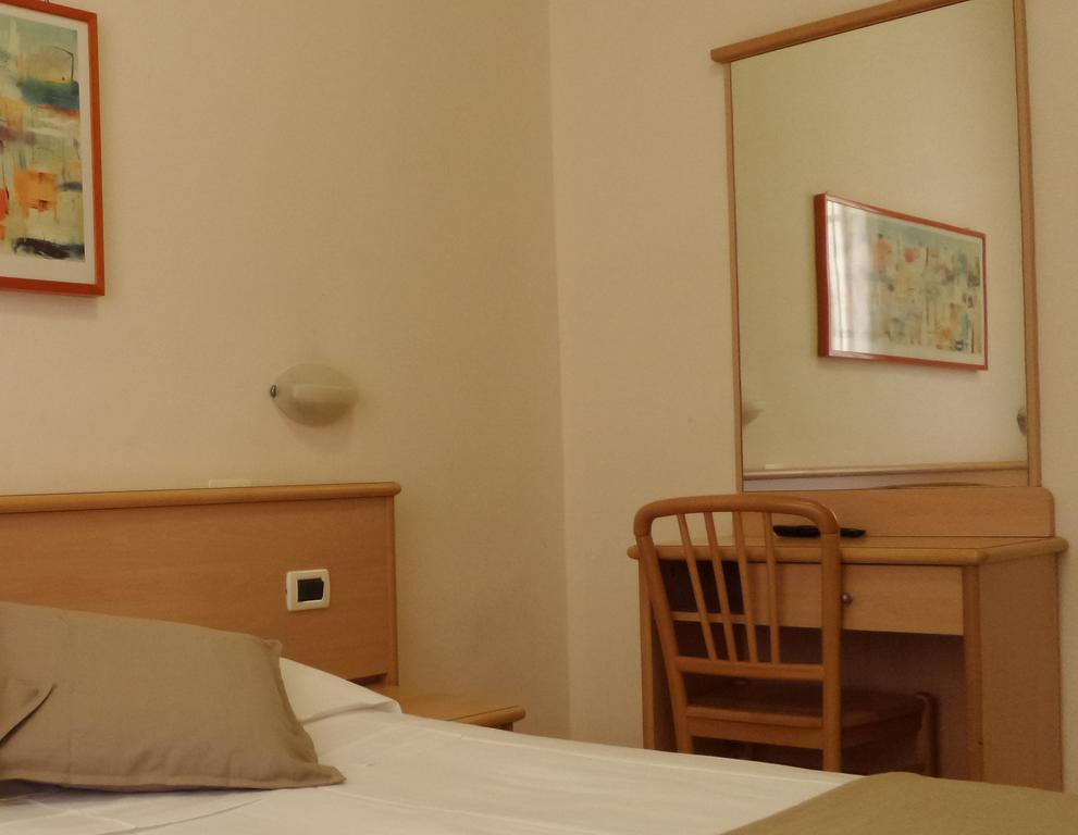Doppel-/Zweibettzimmer mit privatem, externem Bad