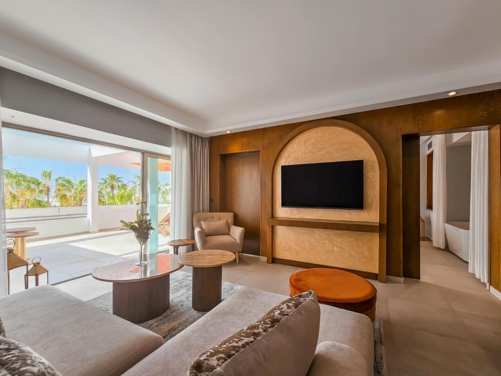 Privilege Suite mit Kingsize-Bett, Terrasse und Meerblick