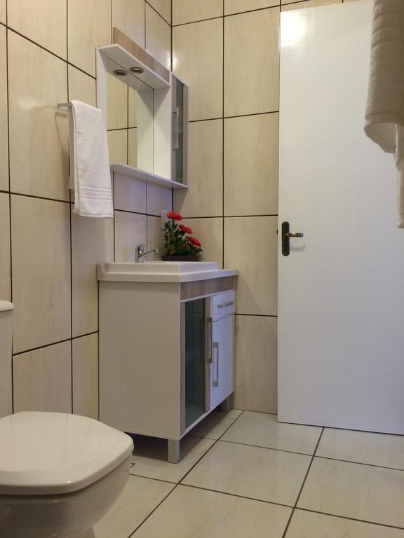 Family Room Private Bathroom,161170773:JPEG