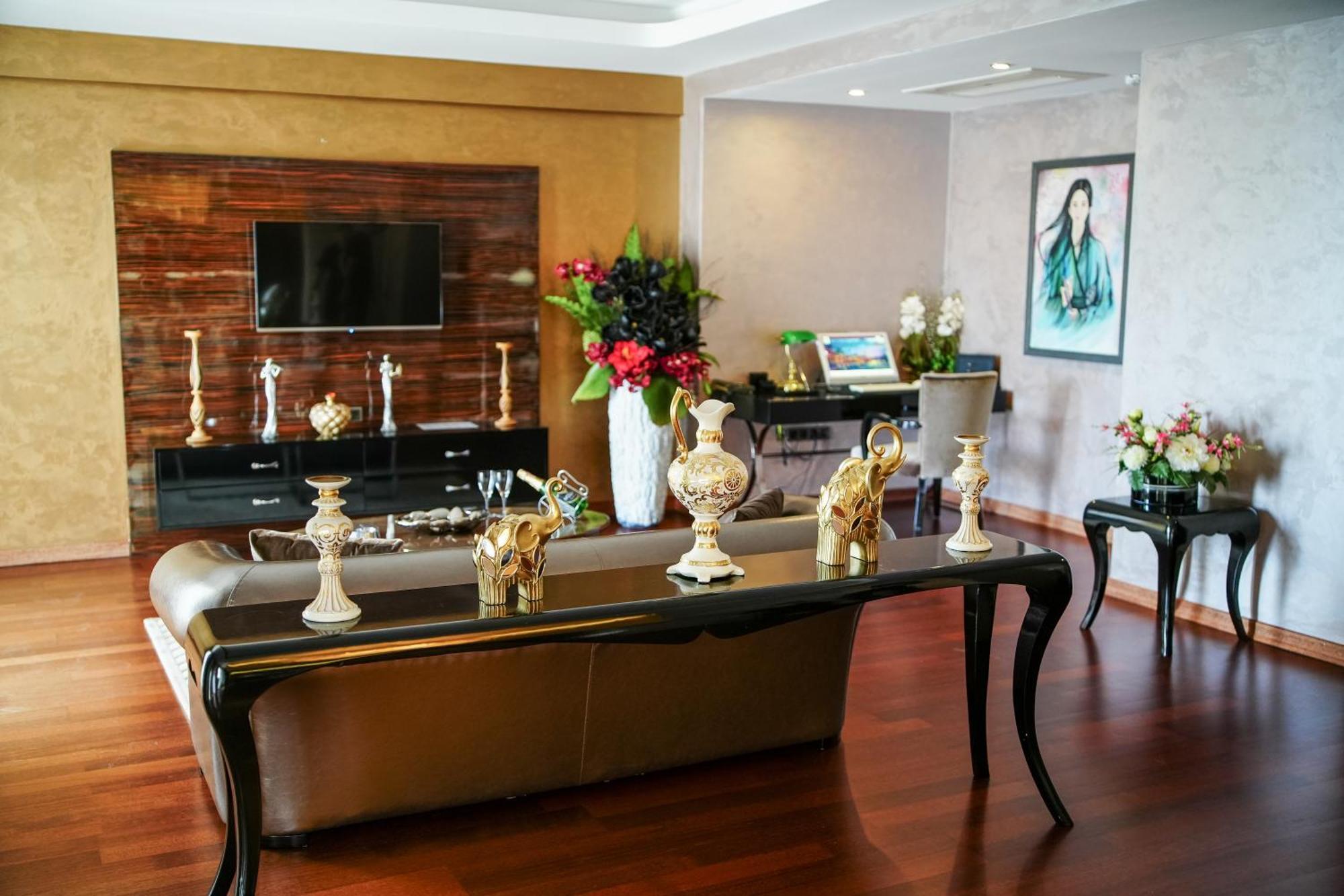Suite met Kingsize Bed en Uitzicht op Zee