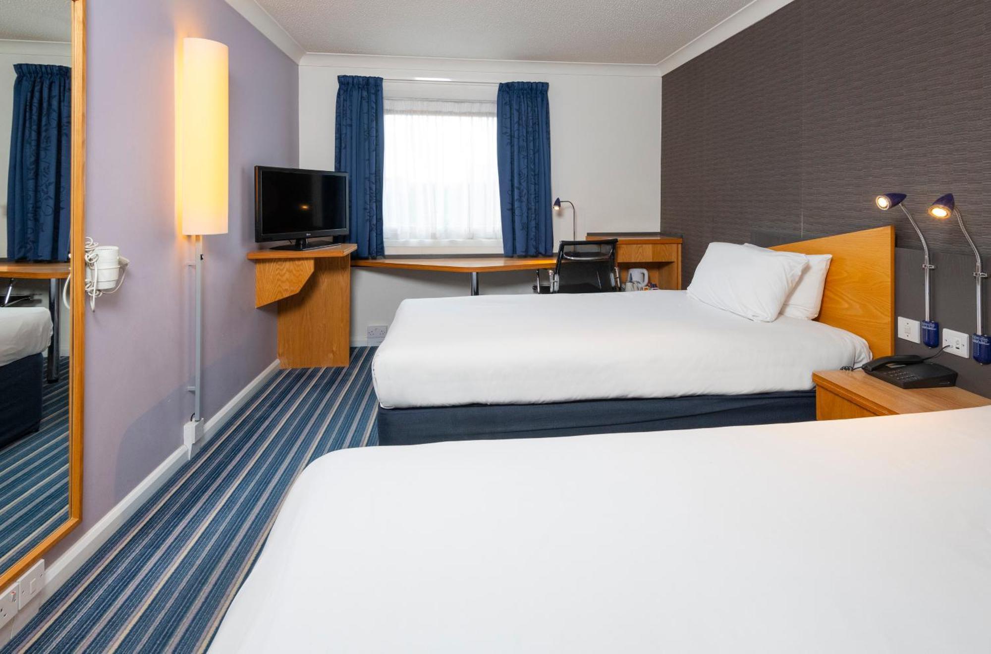 Standaard Tweepersoonskamer met 2 Aparte Bedden en Gratis Warm Ontbijt