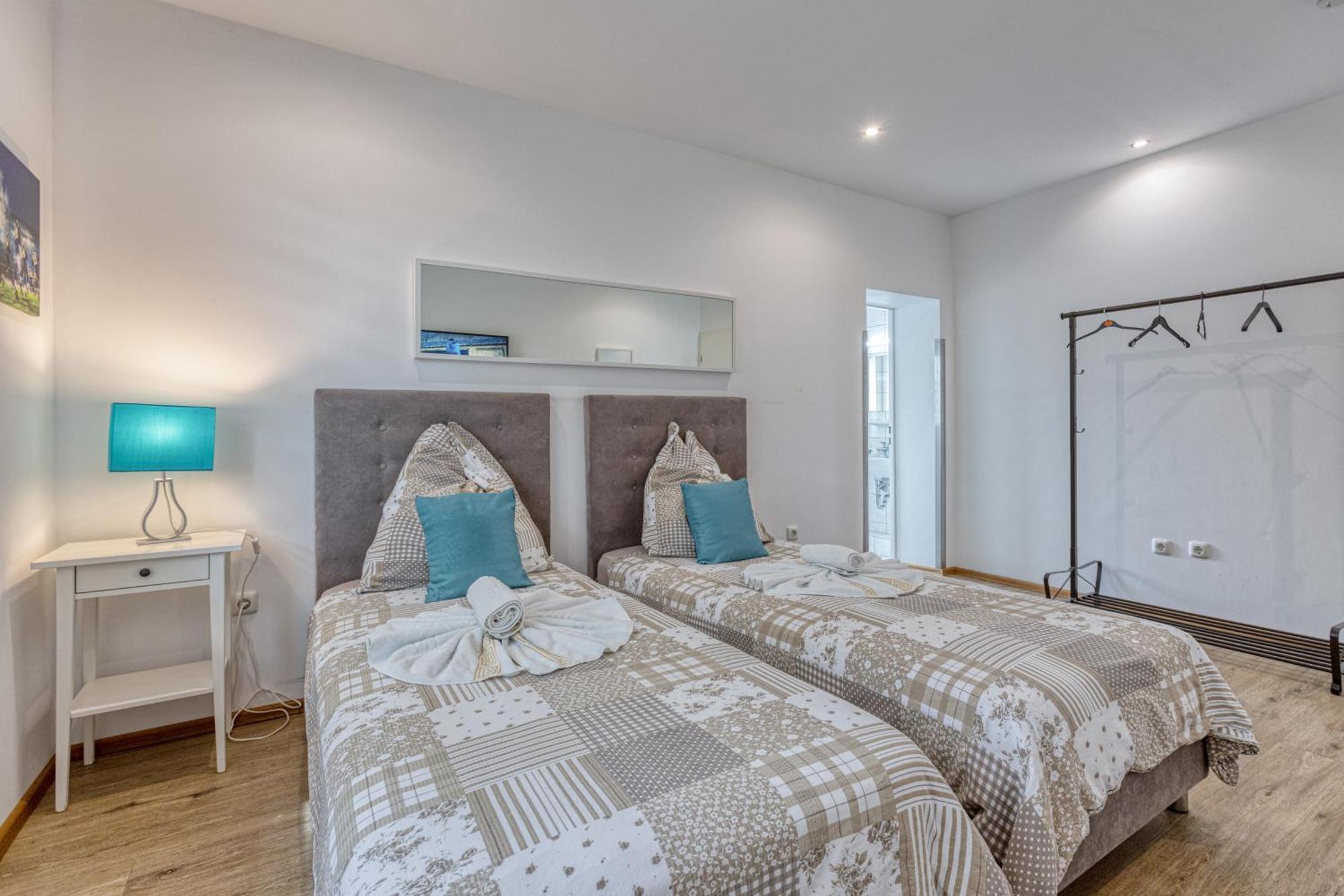 Doppel-/Zweibettzimmer mit Bad