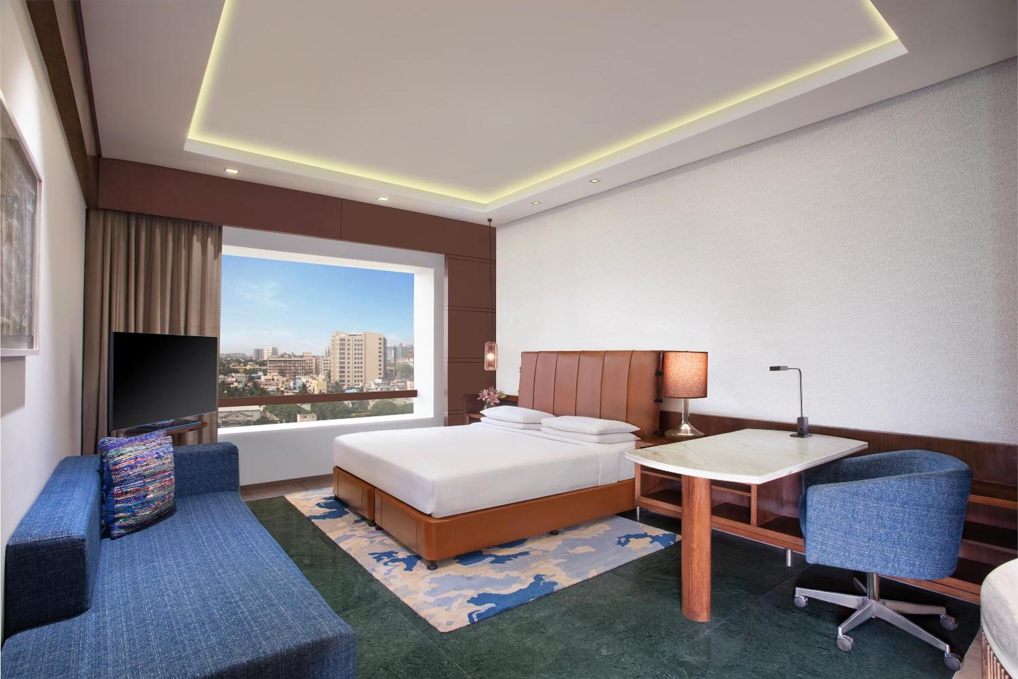 Chambre Lit King-Size - Vue sur Piscine
