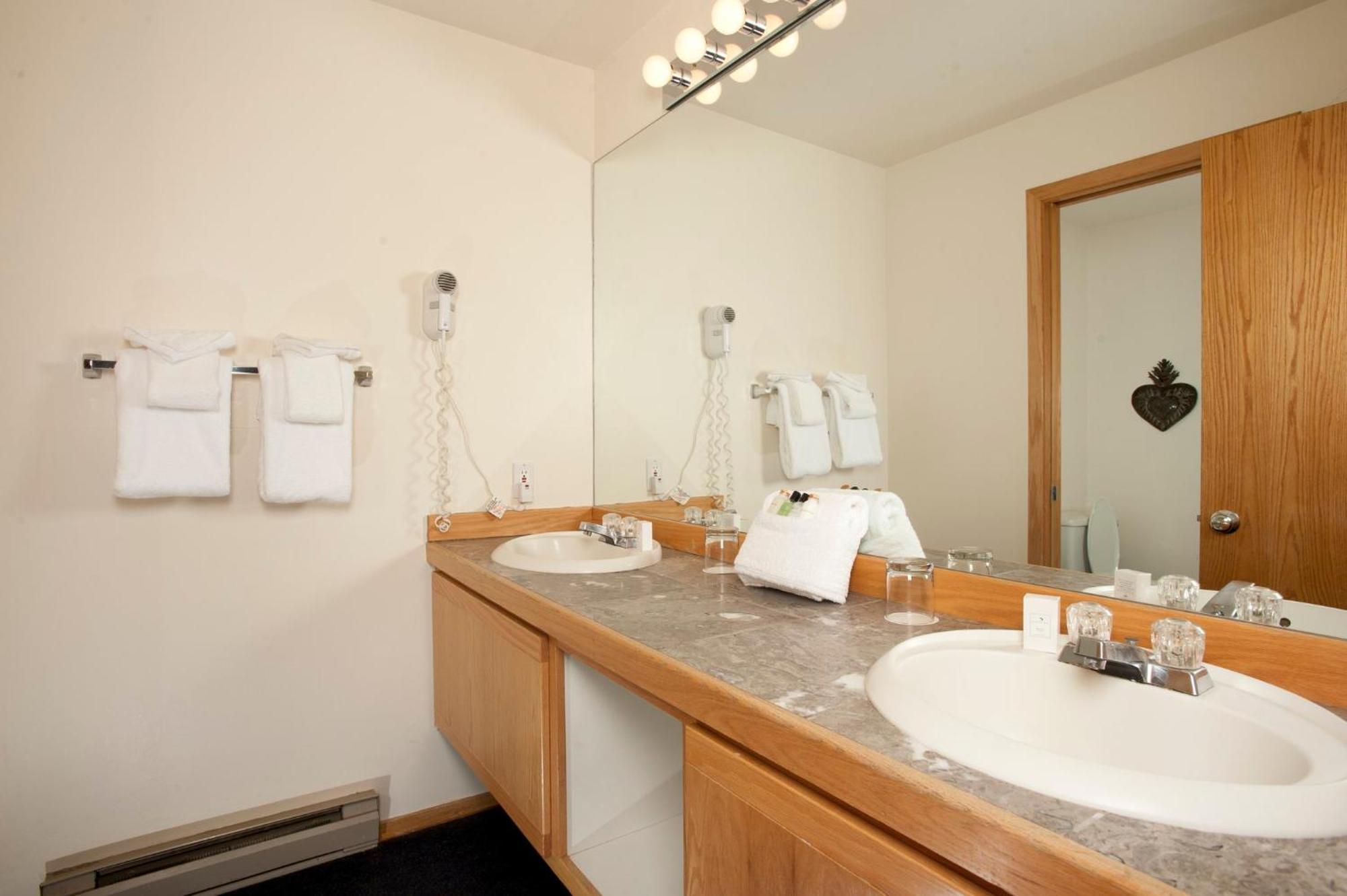 One-Bedroom Apartment,1518187903:JPEG