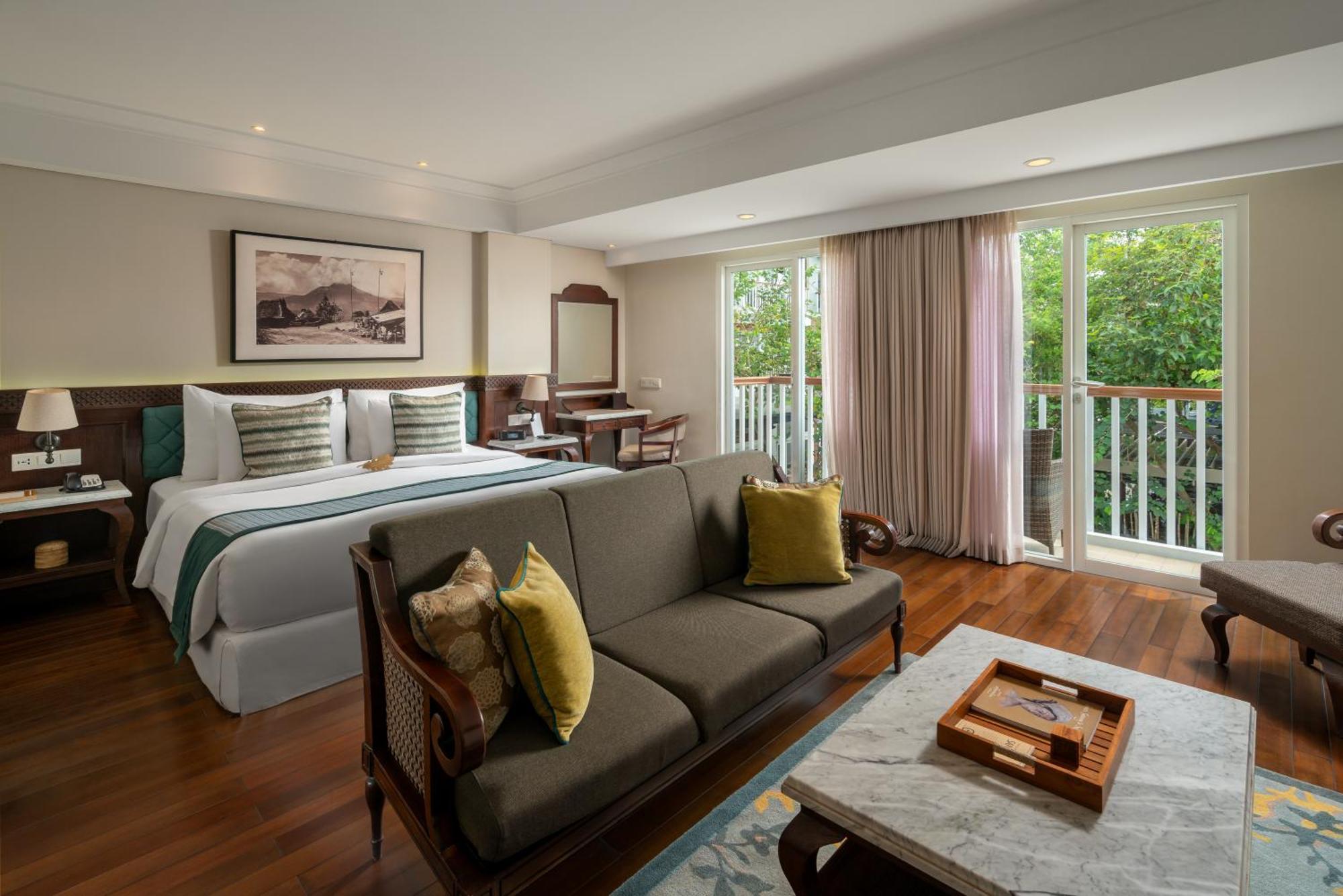 Suite Camellia