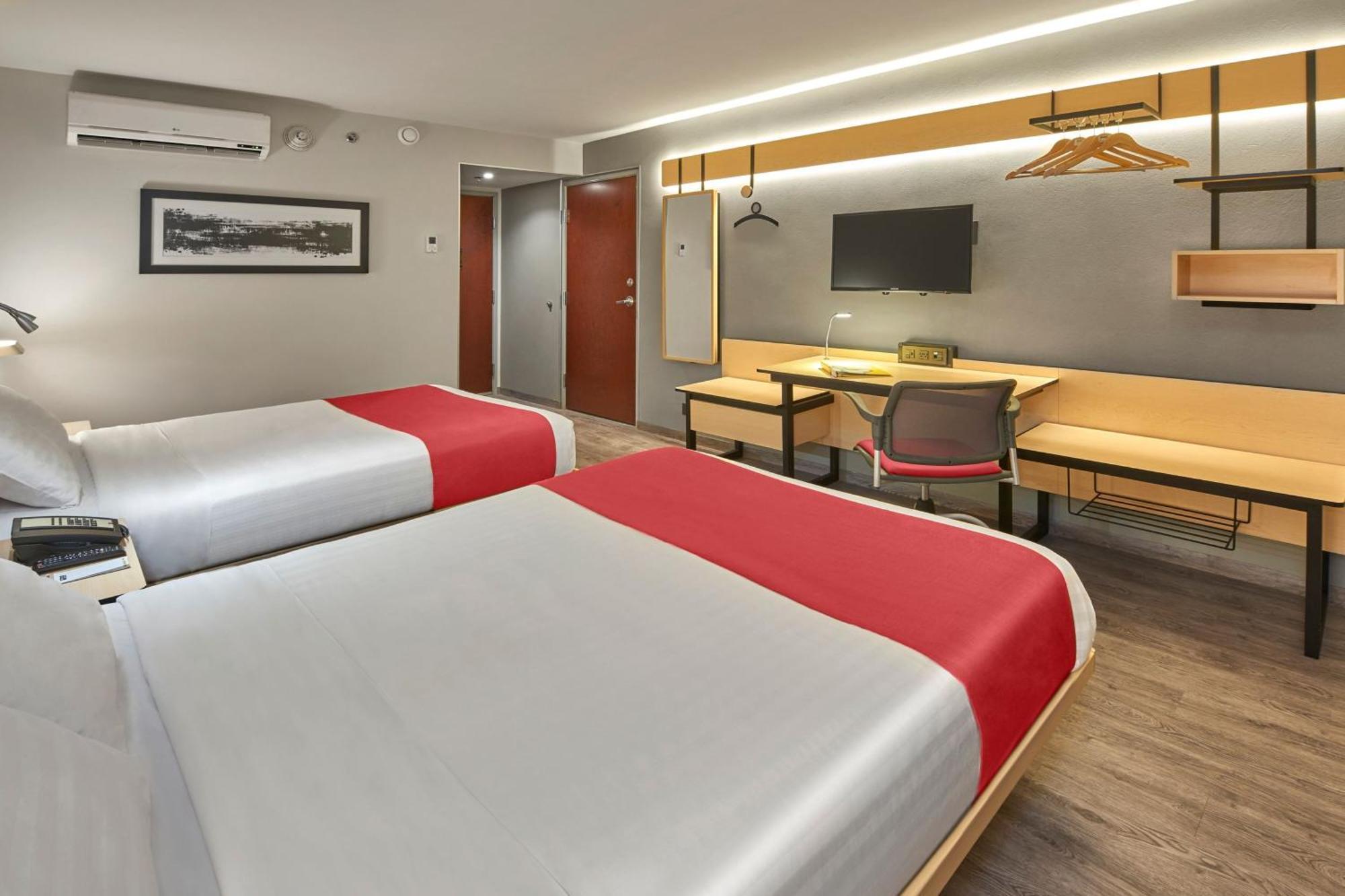 Quarto Duplo com 2 Camas de Casal