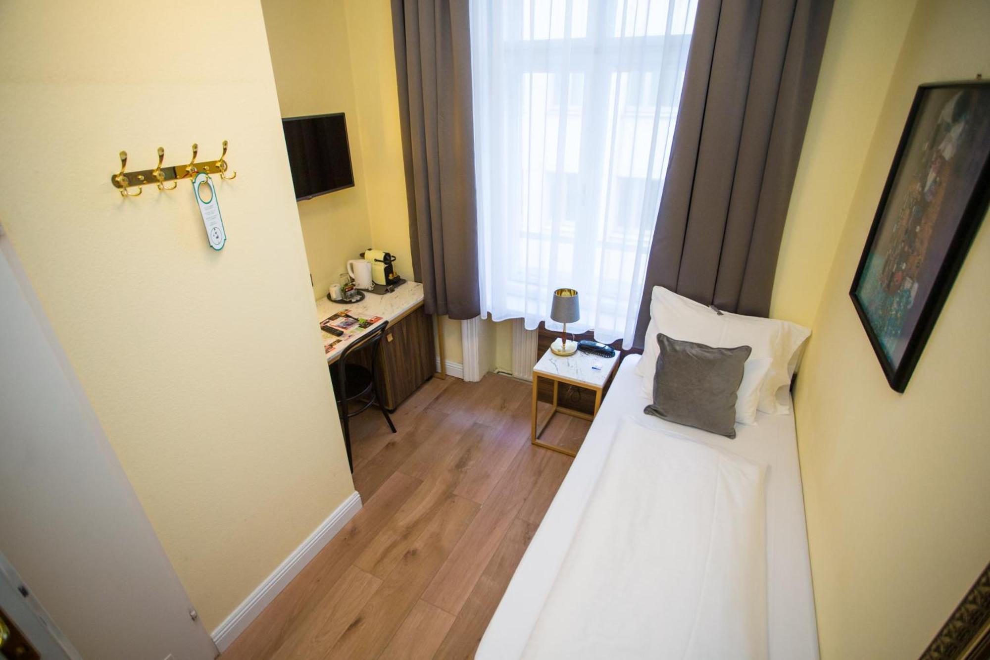 Small Single Room,1522645480:JPEG