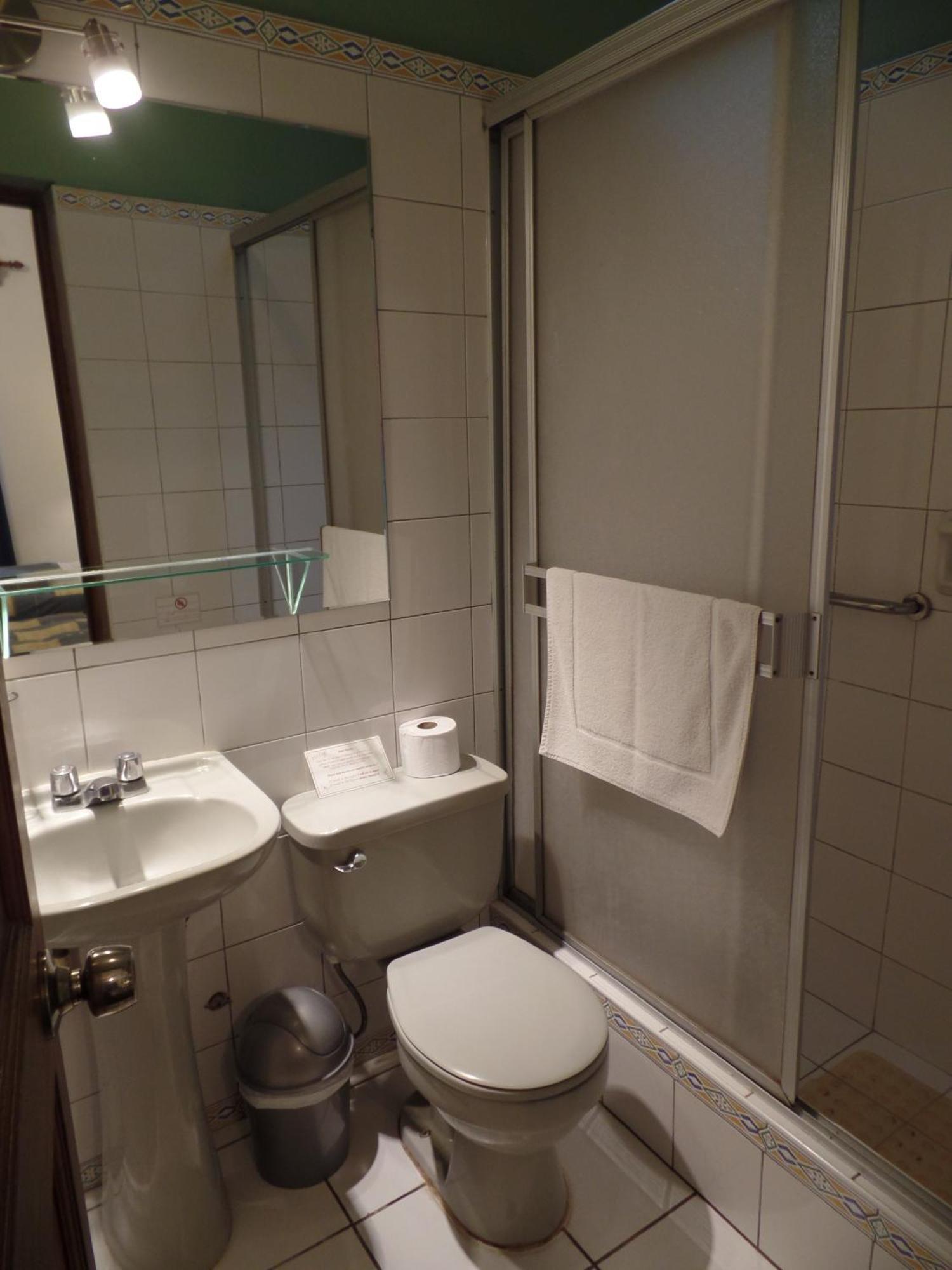Twin Room,1525338928:JPEG