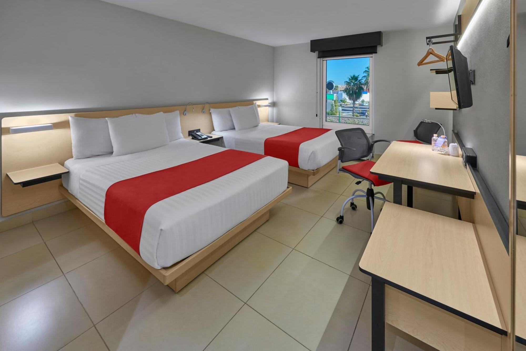 Quarto Duplo com 2 Camas de Casal
