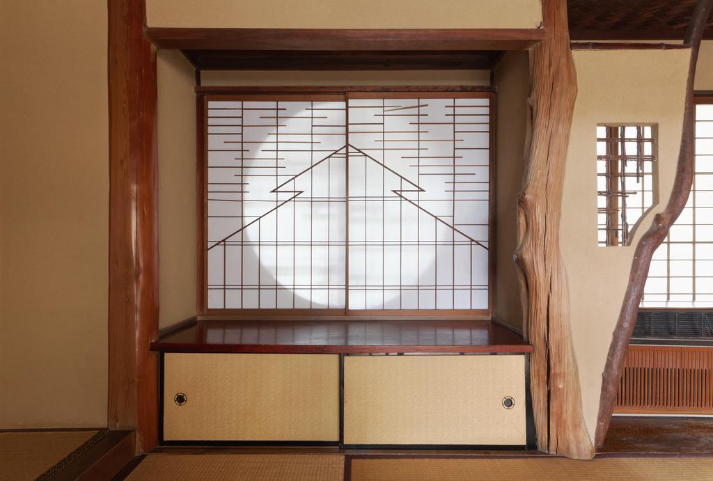 Petite Chambre Lits Jumeaux Style Japonais avec Salle de Bains Commune
