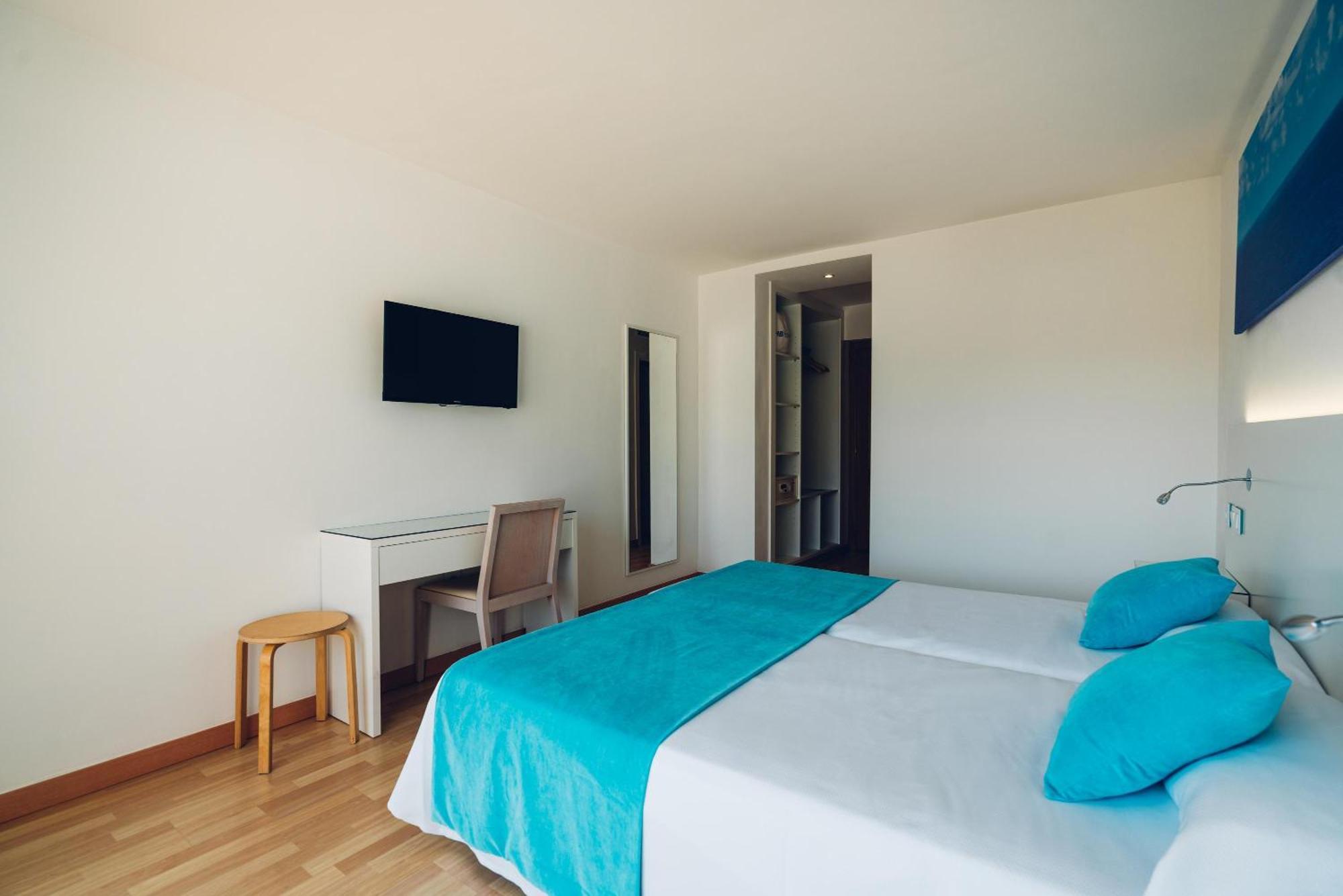 Habitación Doble con vistas a la piscina