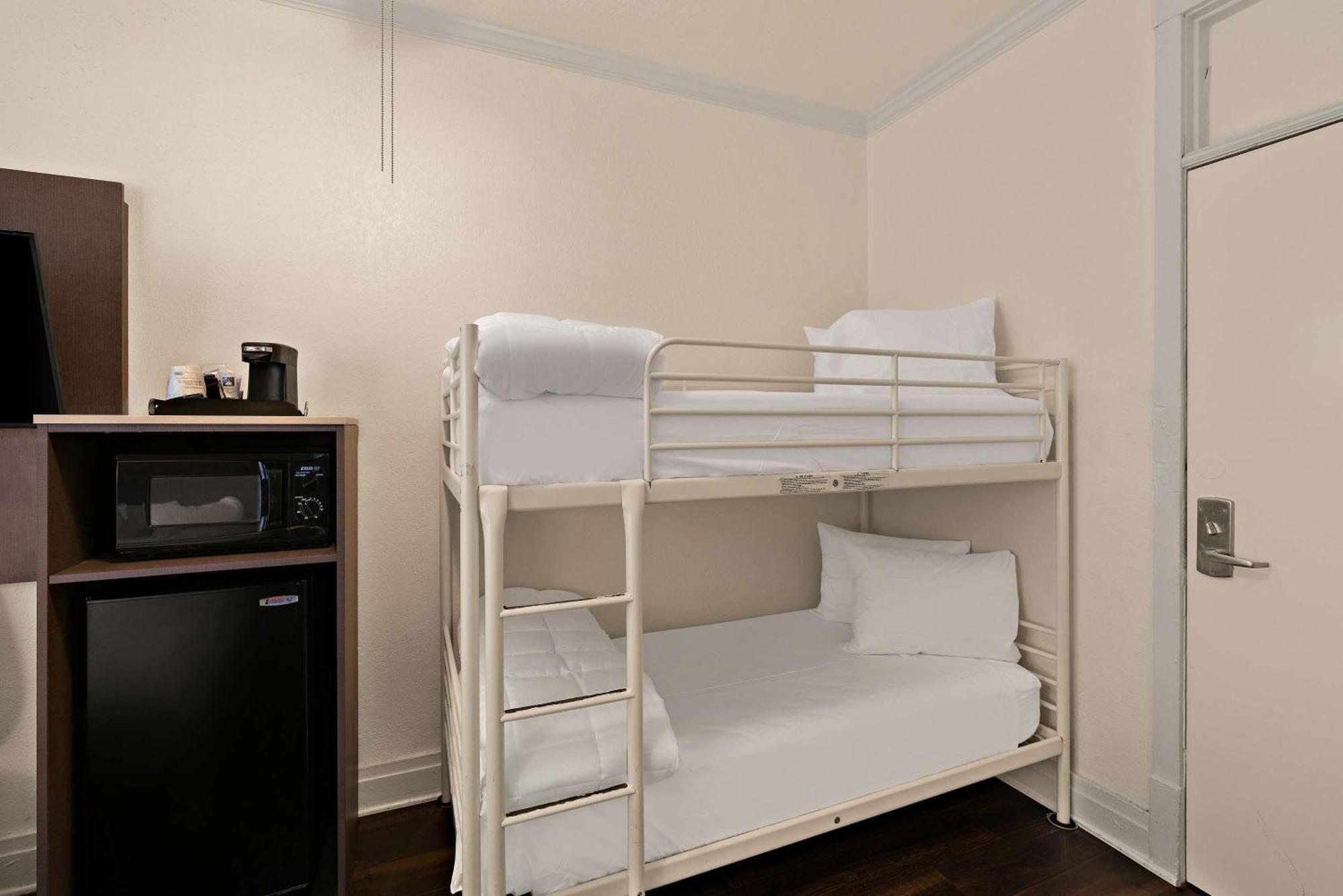 Camera Queen con Letto a Castello - Non Fumatori