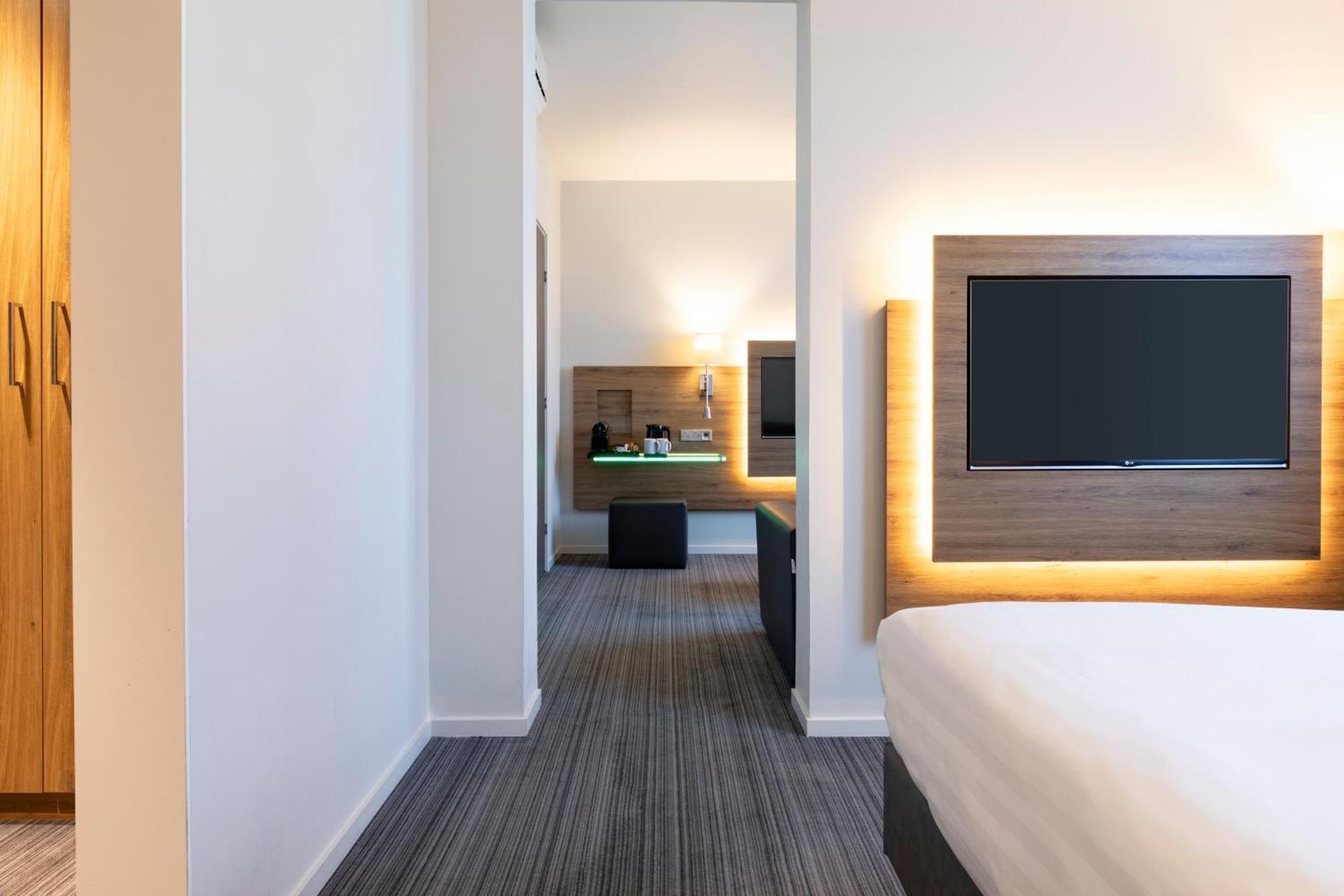 Moxy Extra Sleeper XL Kamer met queensize bed en slaapbank