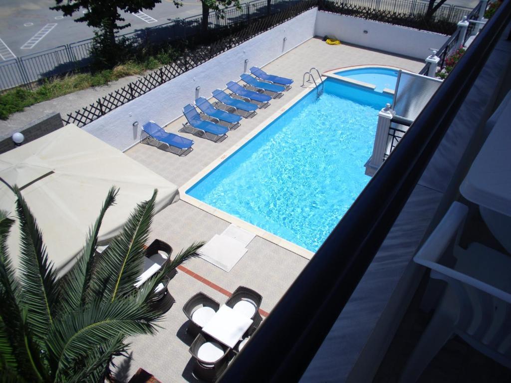 Camera Matrimoniale/Doppia con Letti Singoli con Vista Piscina