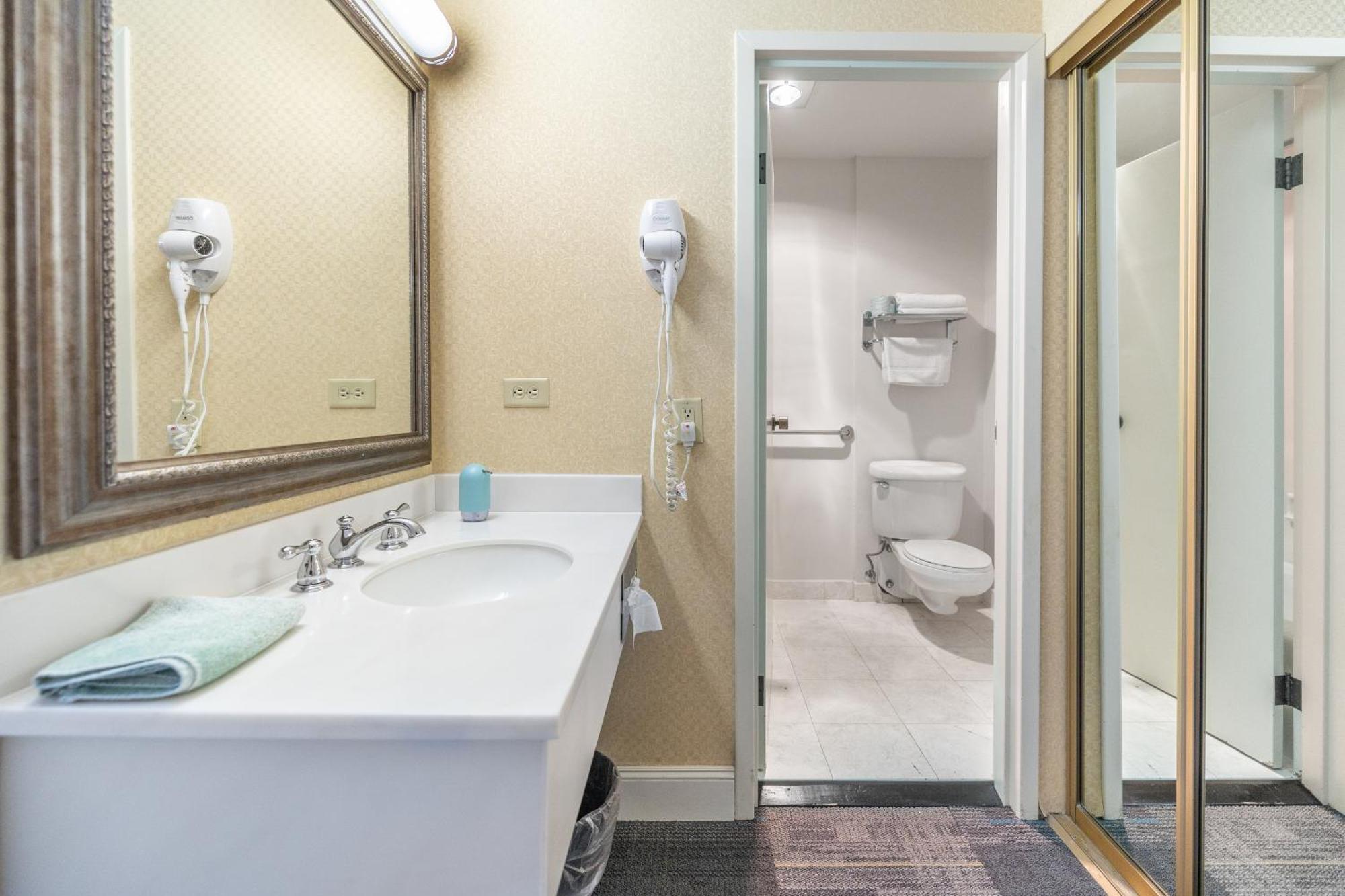 Chambre Double ou Lits Jumeaux avec Salle de Bains