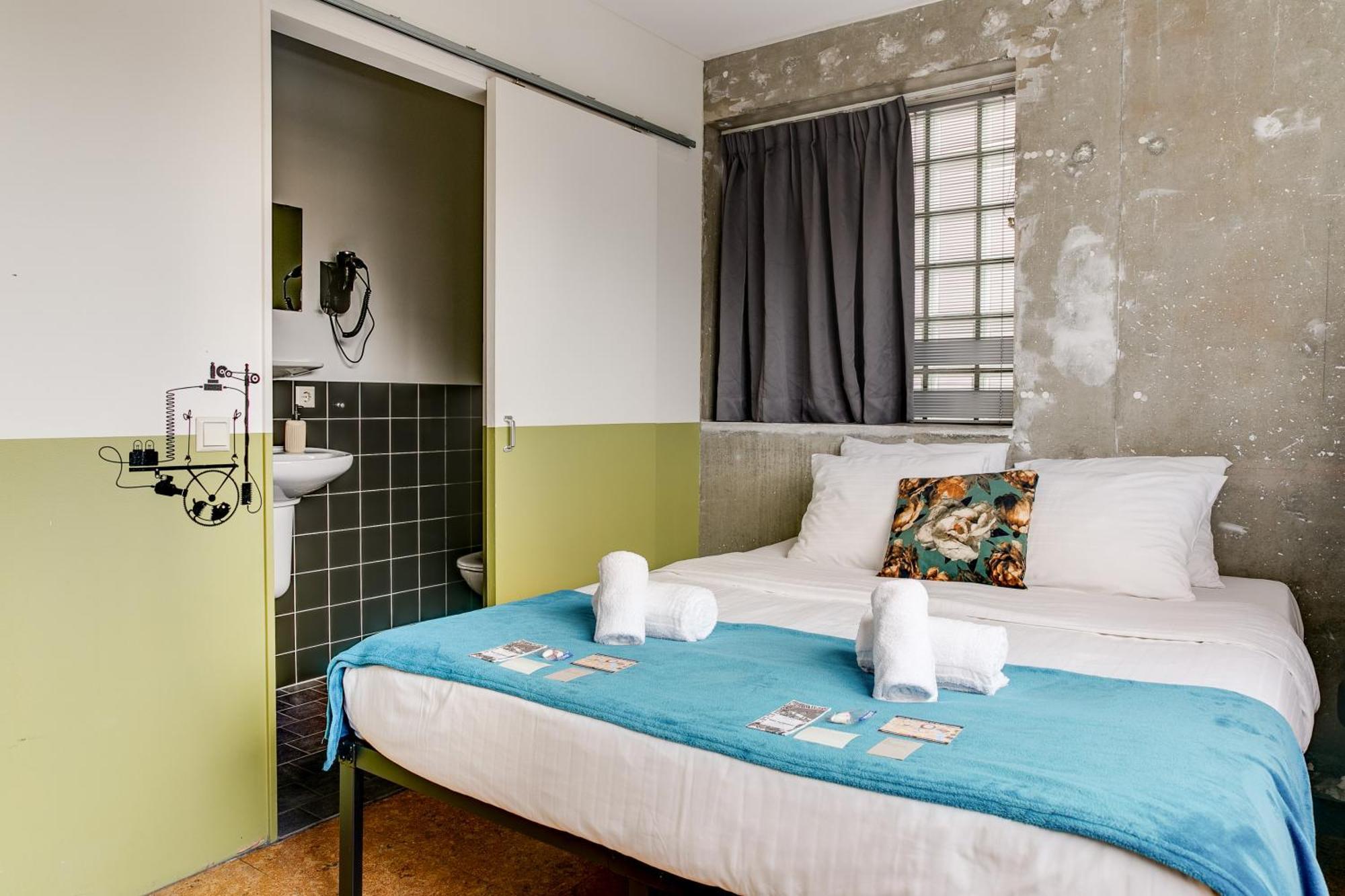 Deluxe Doppelzimmer mit eigenem Bad und Kanalblick