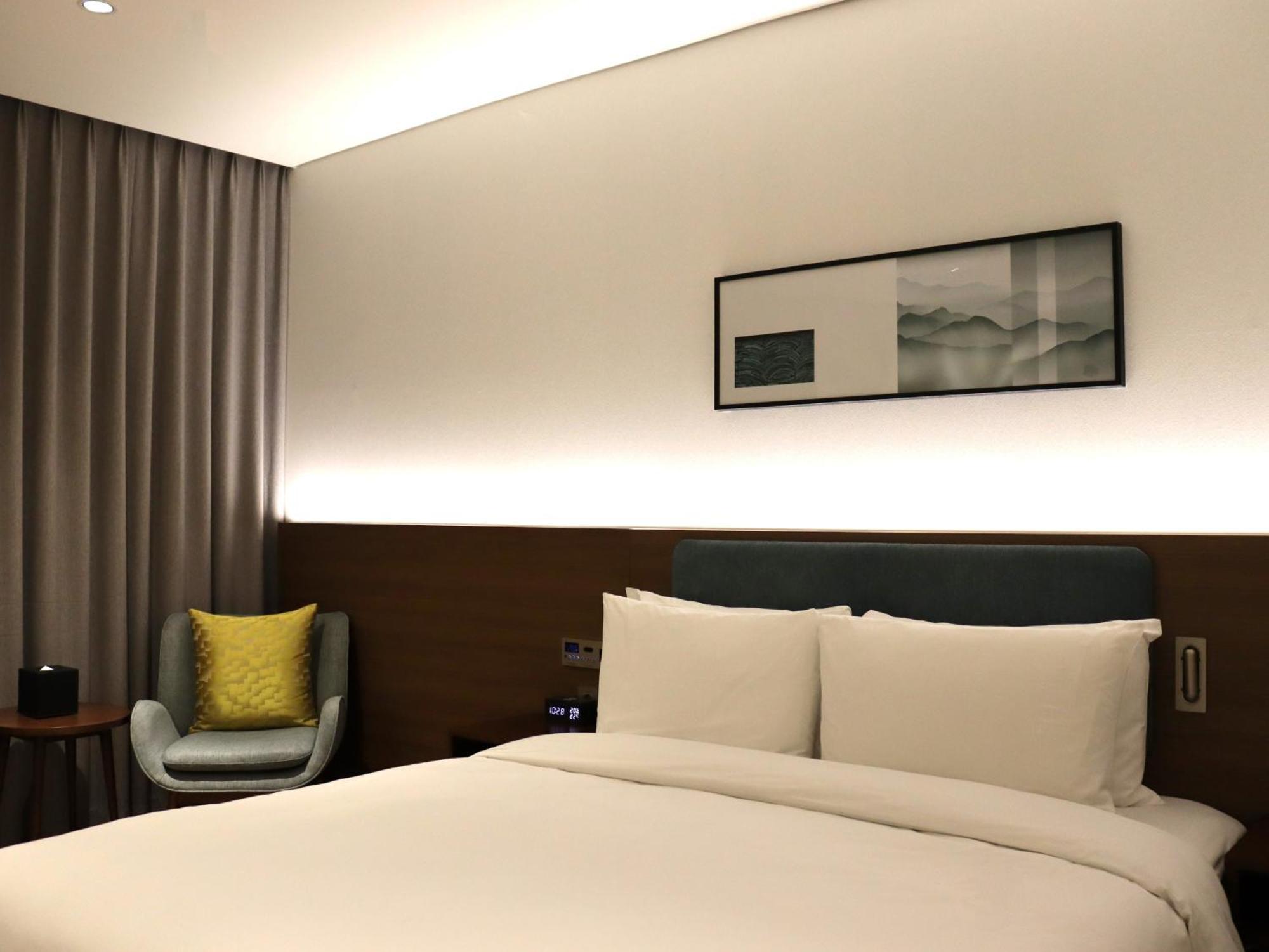 King Guest Room,1548269362:JPEG