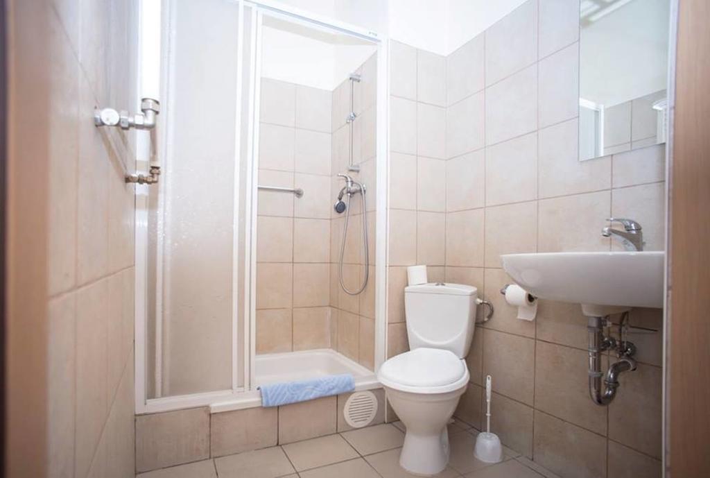 Single Room,758828152:JPEG