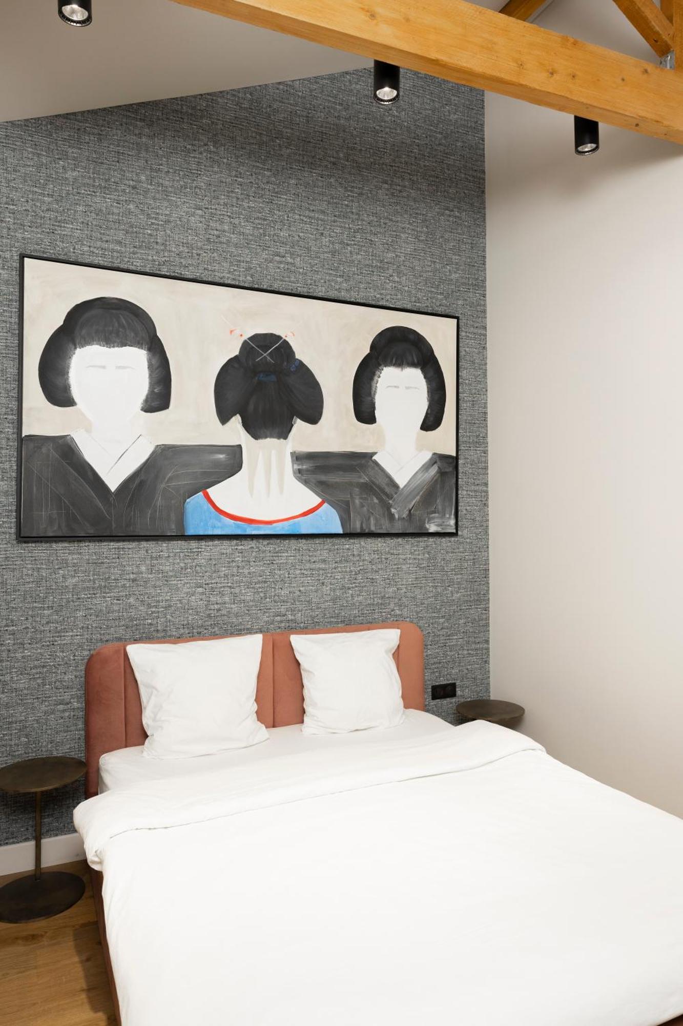 Deluxe Room,1534018327:JPEG