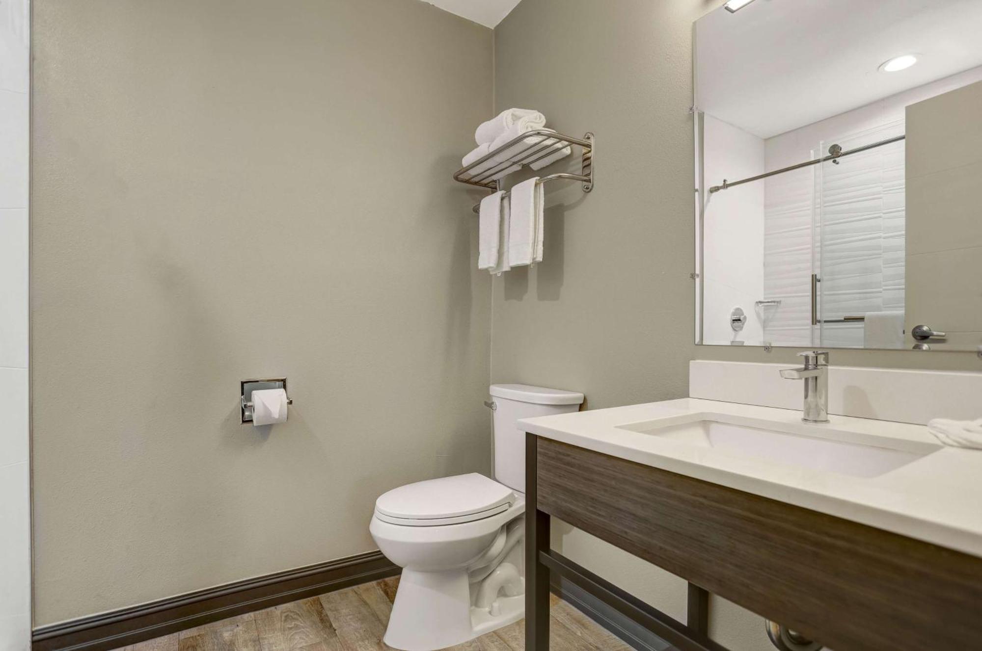 King Room - Disability Access - Non-Smoking