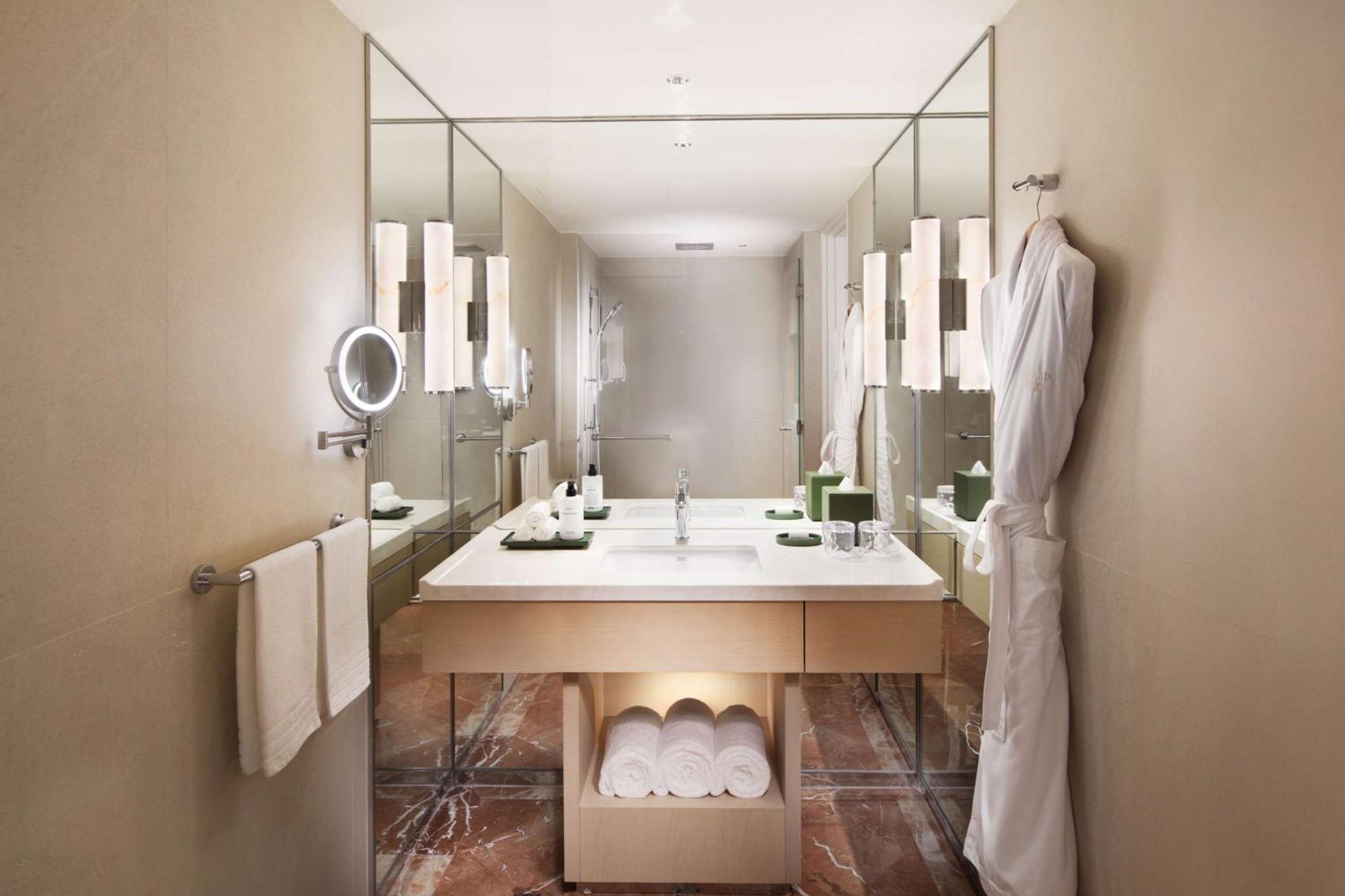 Premium King Suite