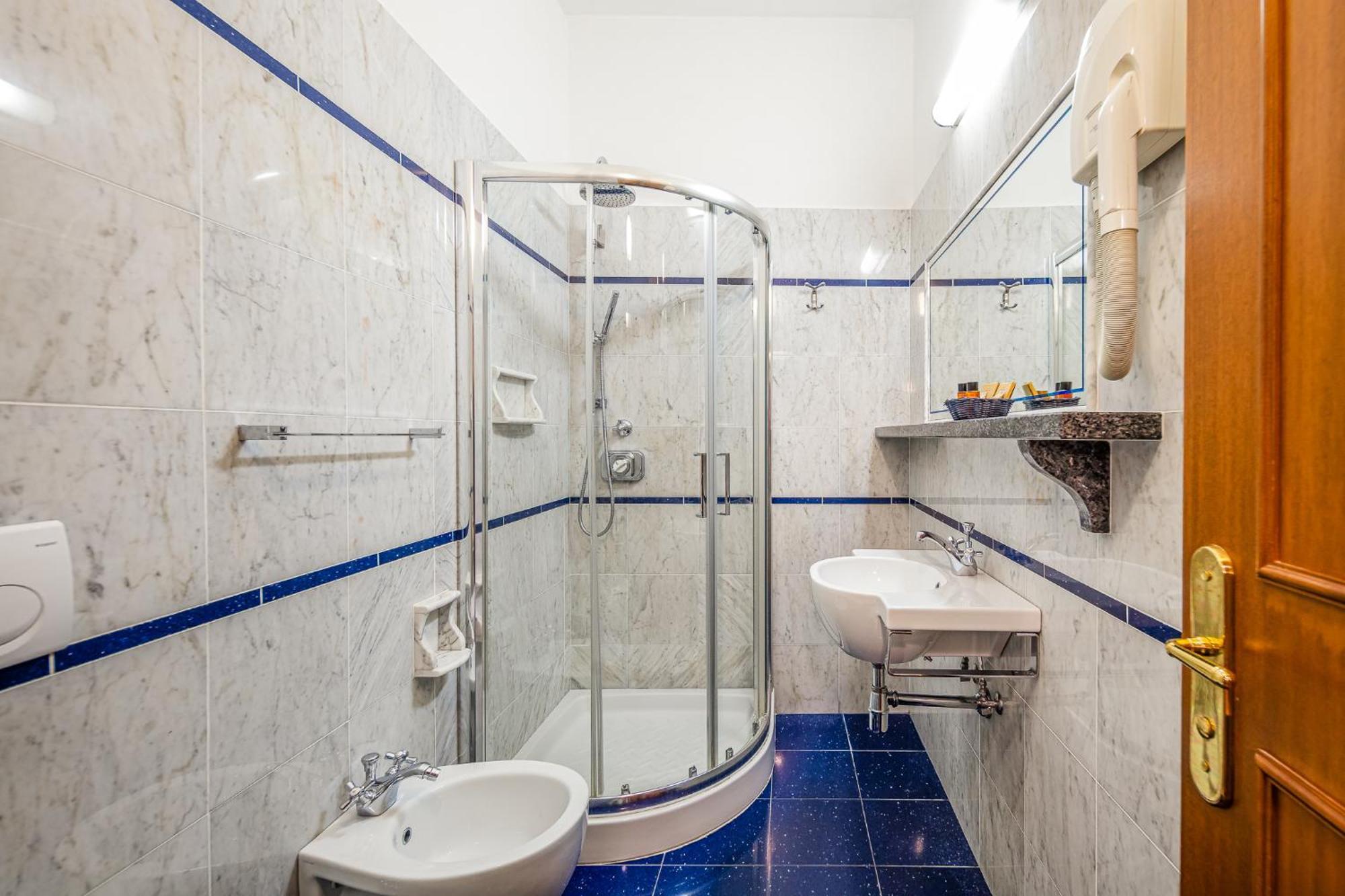 Doppelzimmer mit eigenem externen Bad