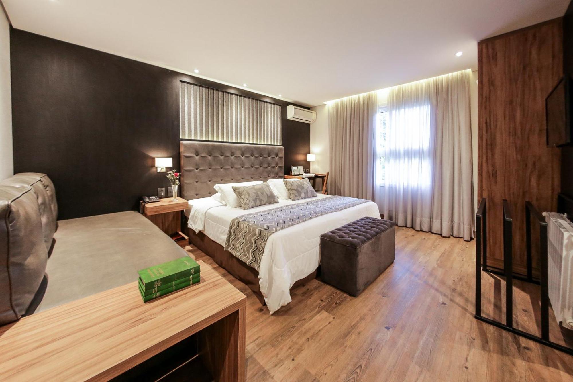 Quarto Luxo Pinhão
