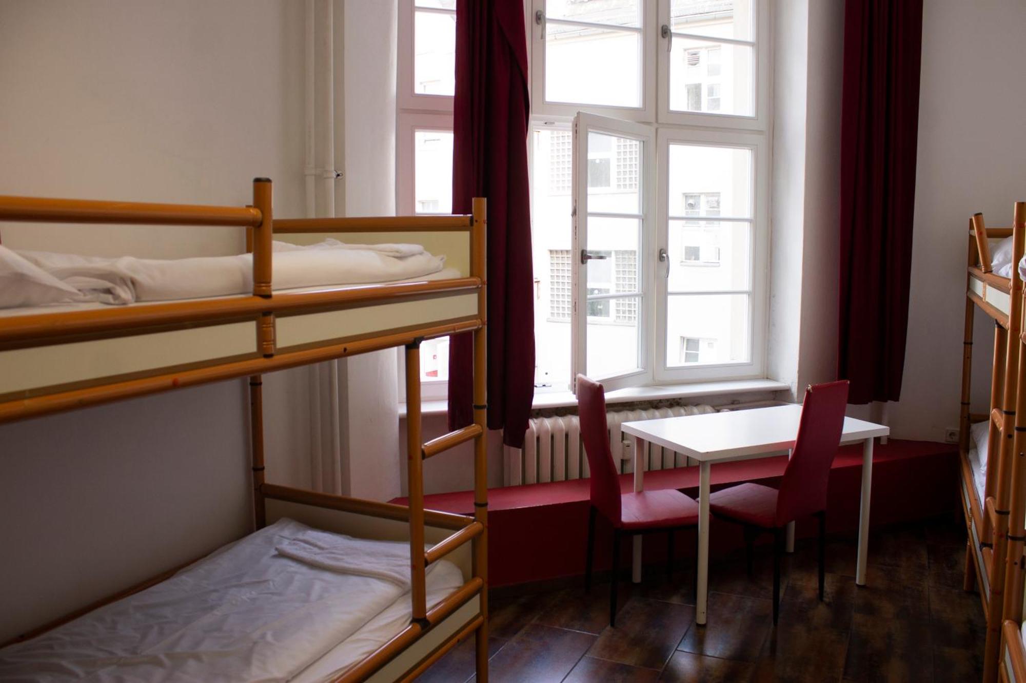 Einzelbett im gemischten Schlafsaal (8 Personen)