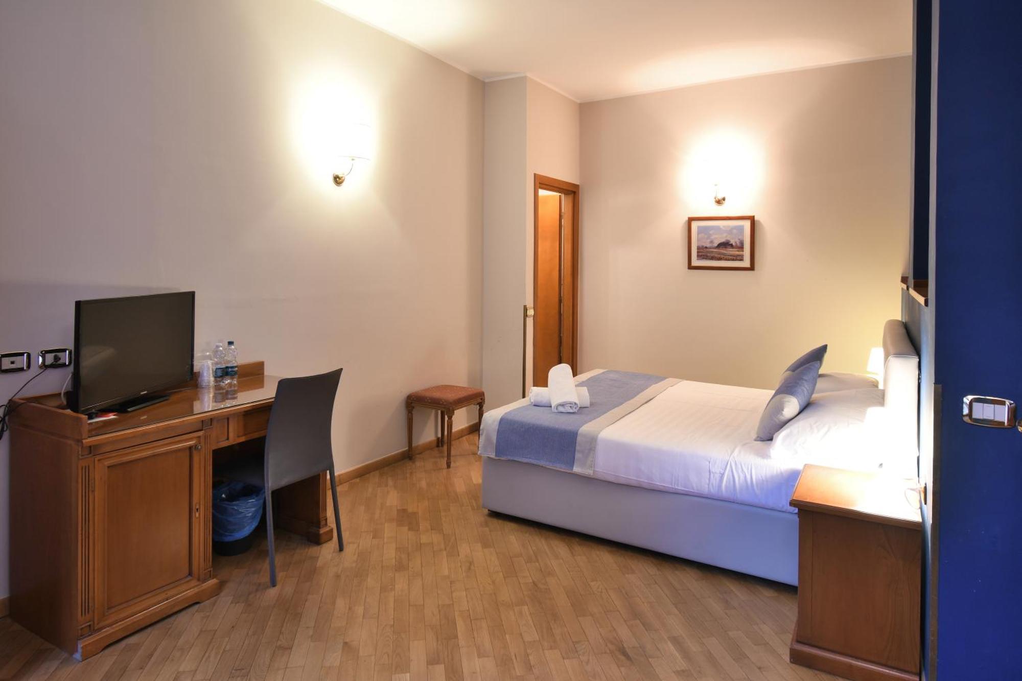 Triple Room,1537314025:JPEG