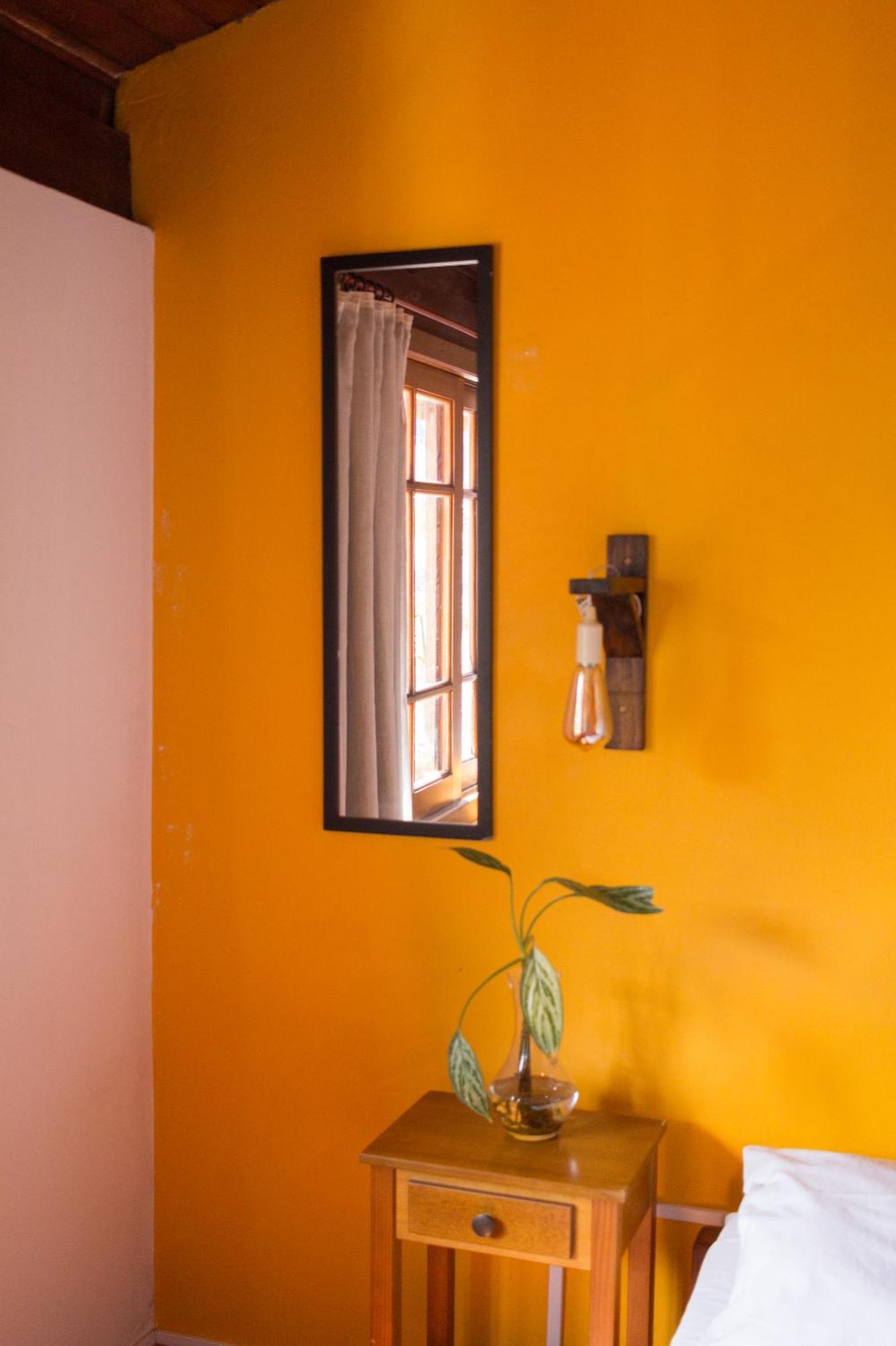 Quarto Duplo Básico com Banheiro Compartilhado