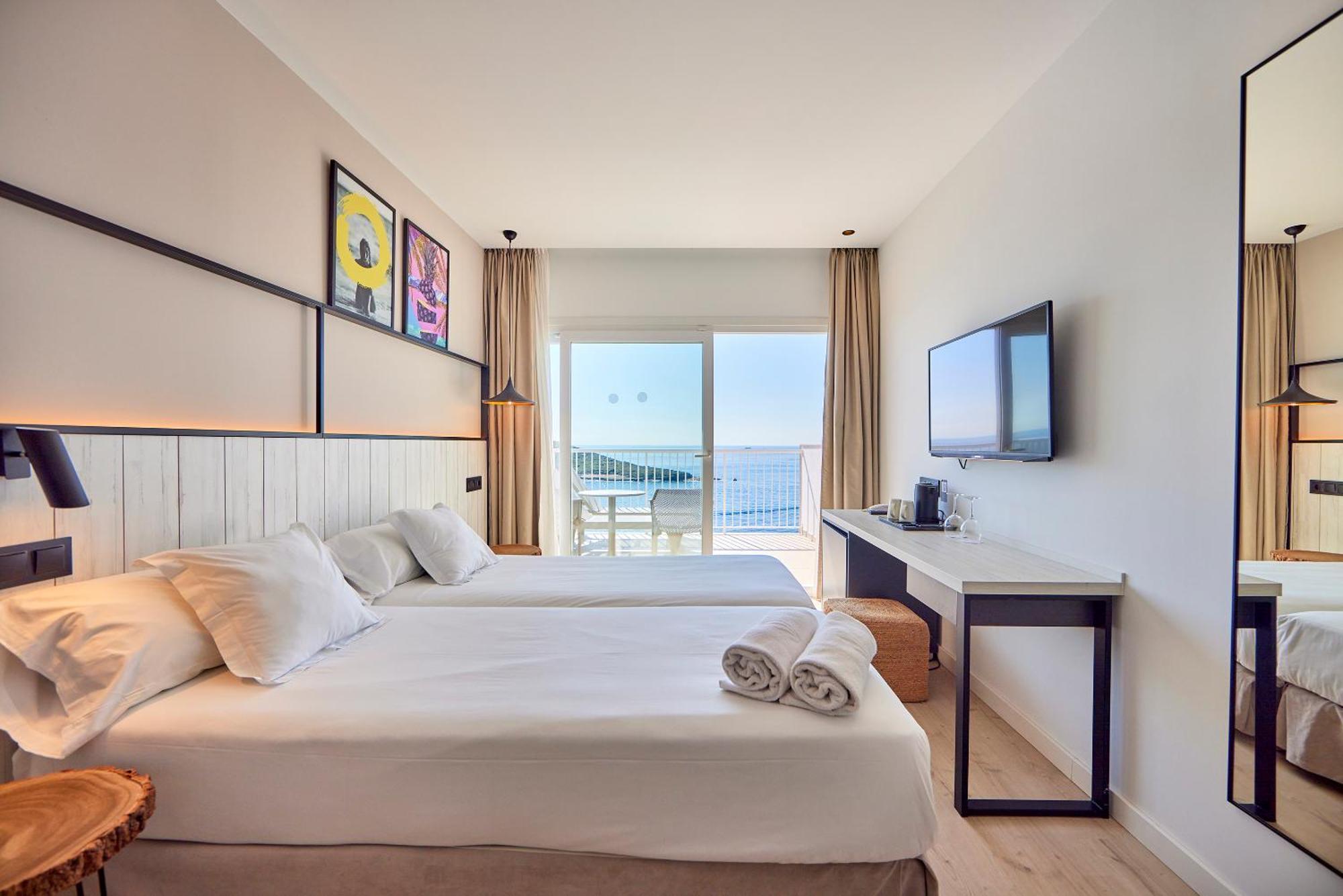 Double or Twin Room Sea View,1539109255:JPEG