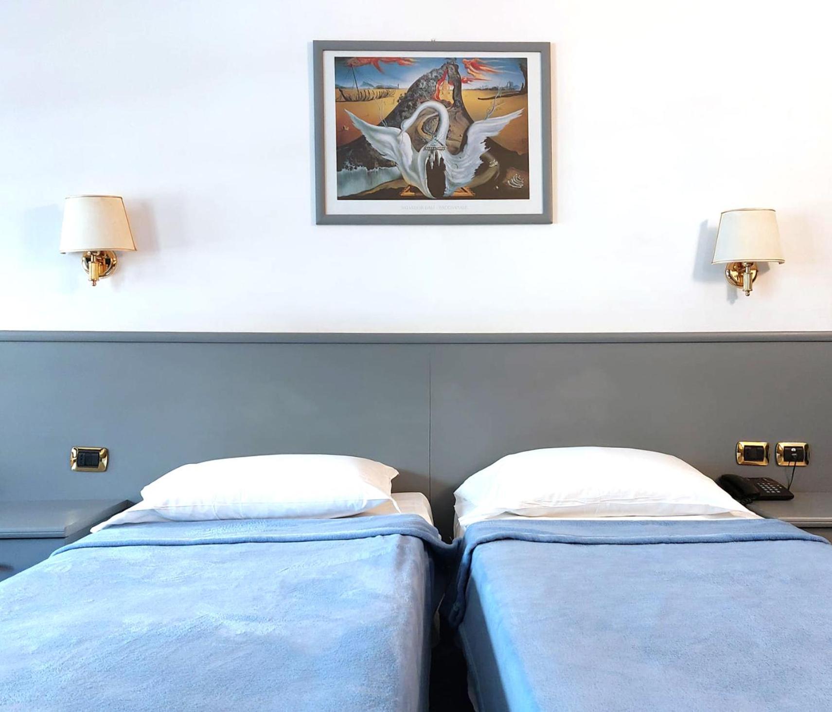 Twin Room,1539584233:JPEG