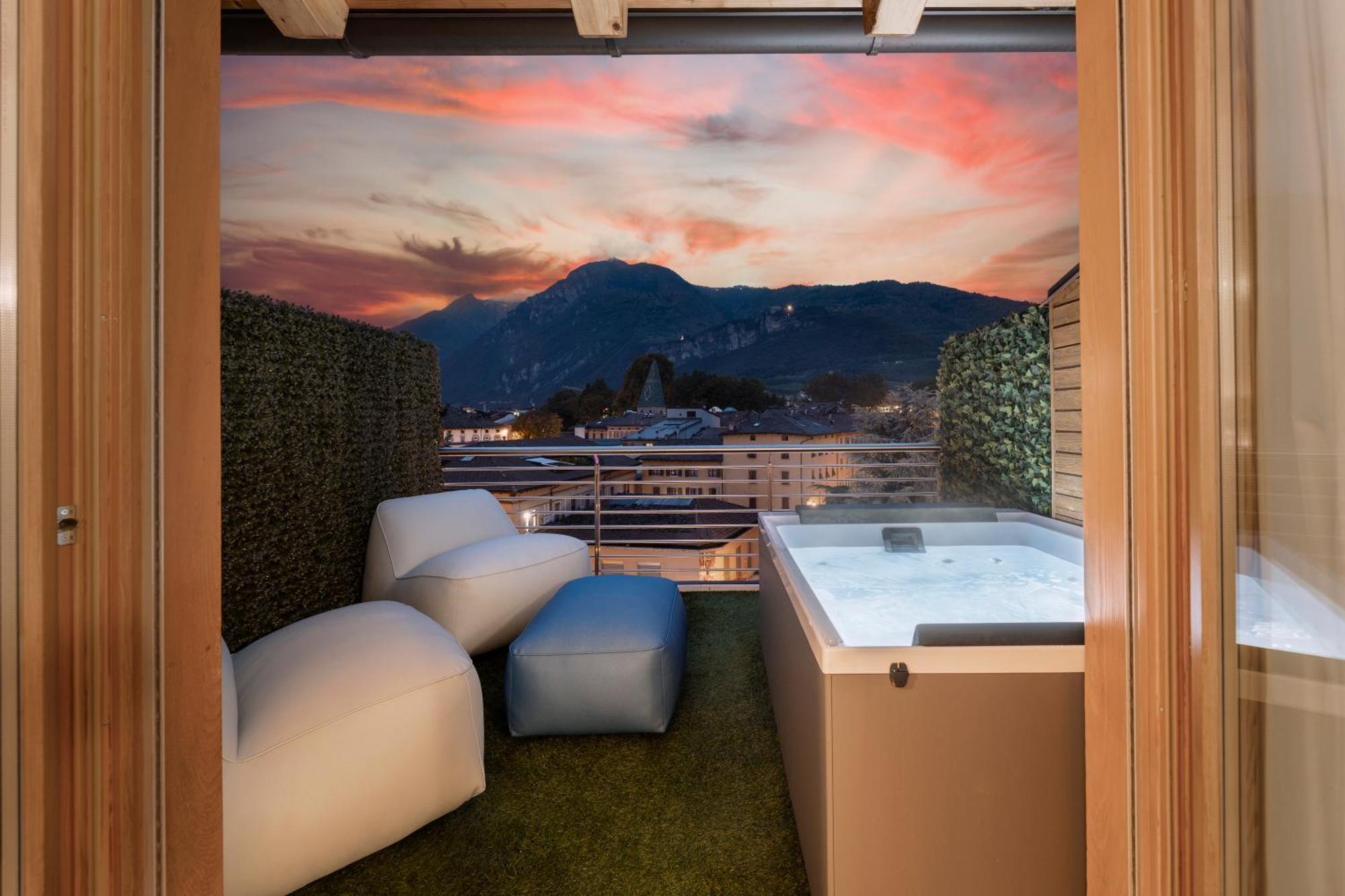 Suite con zona de cocina y jacuzzi