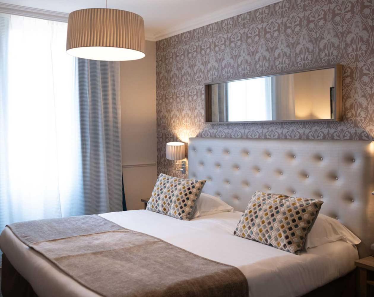 Doppel- oder Zweibettzimmer zur Stadtseite