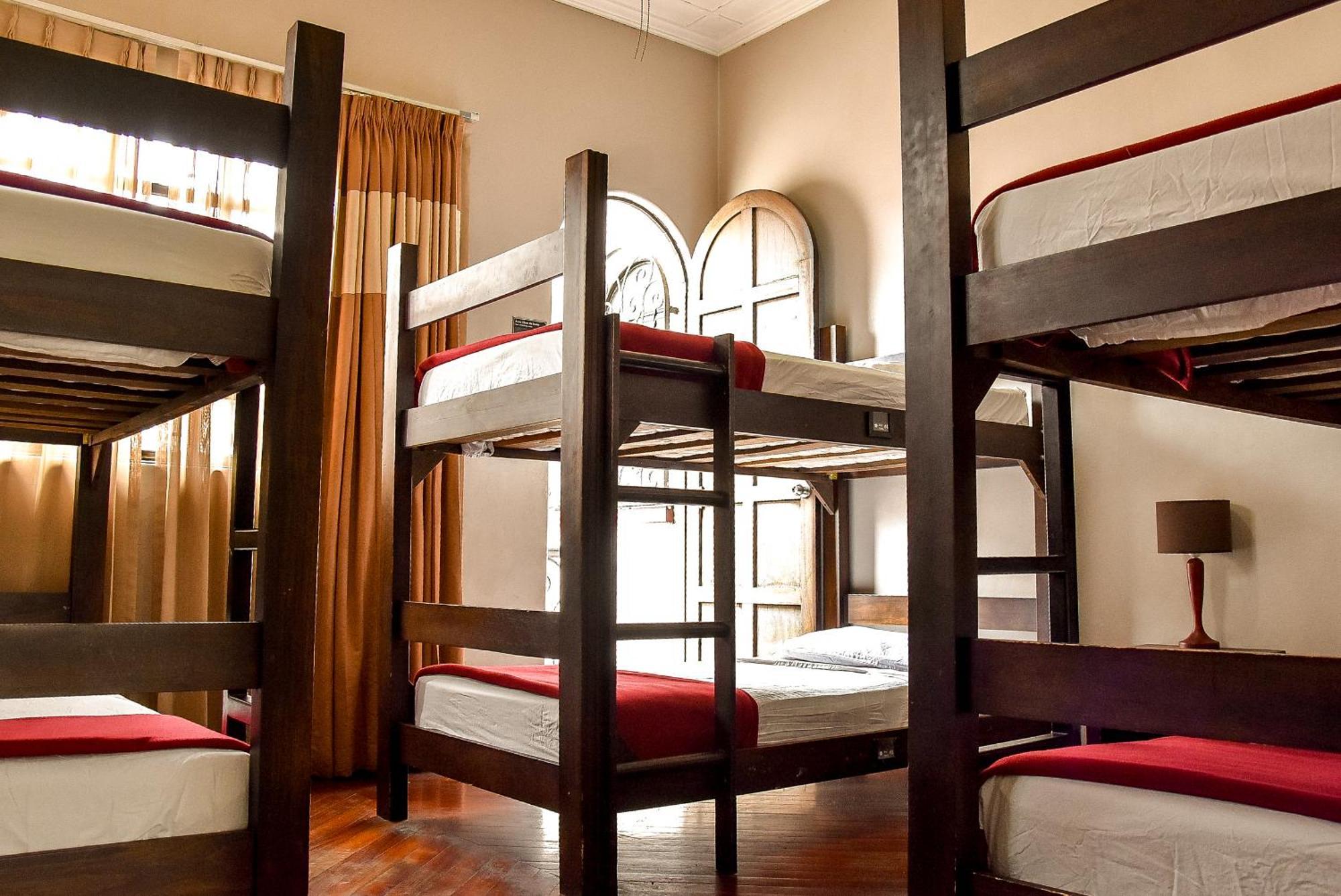 Bed in een Gemengde Slaapzaal met 6 Bedden