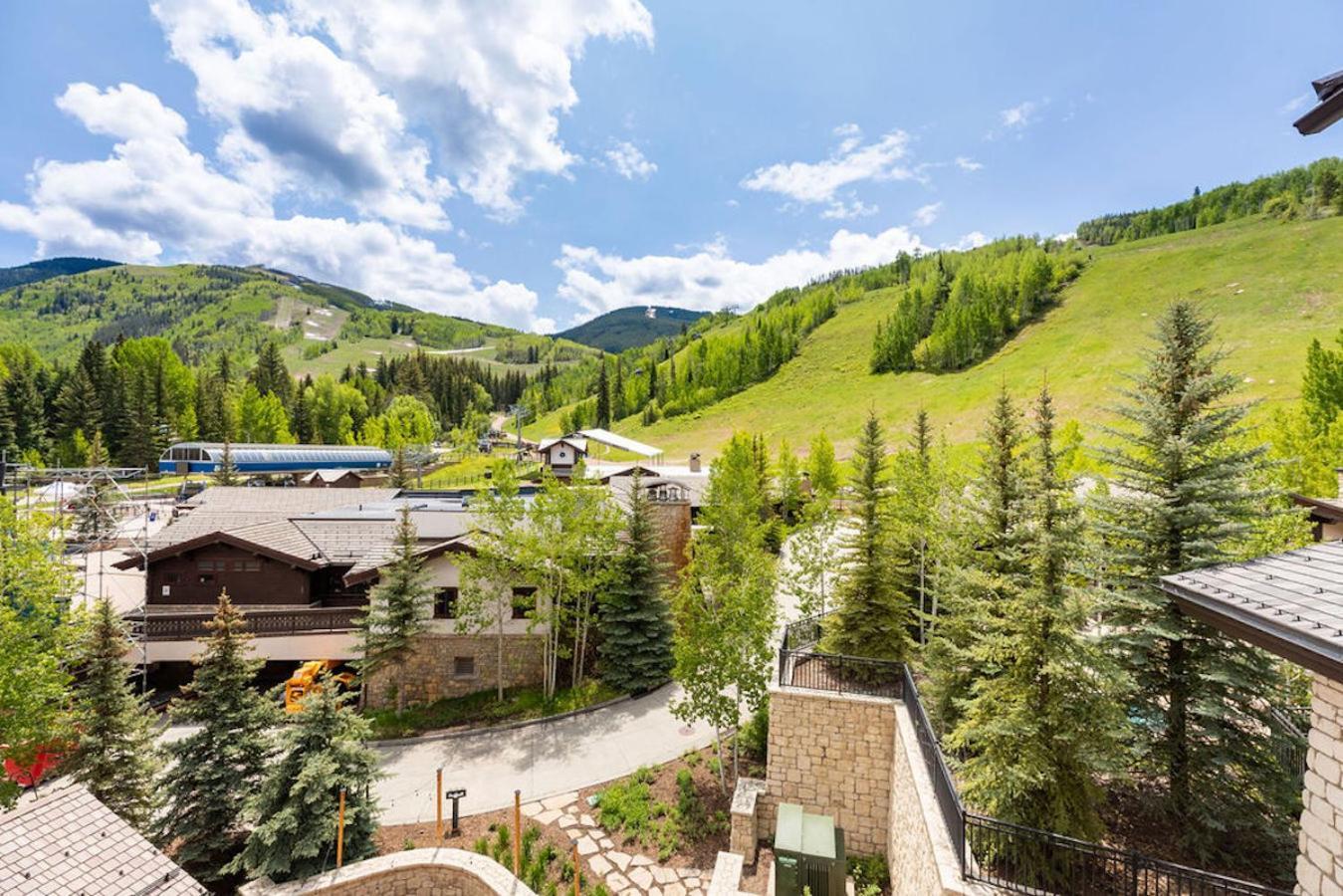 Apartment with Mountain View