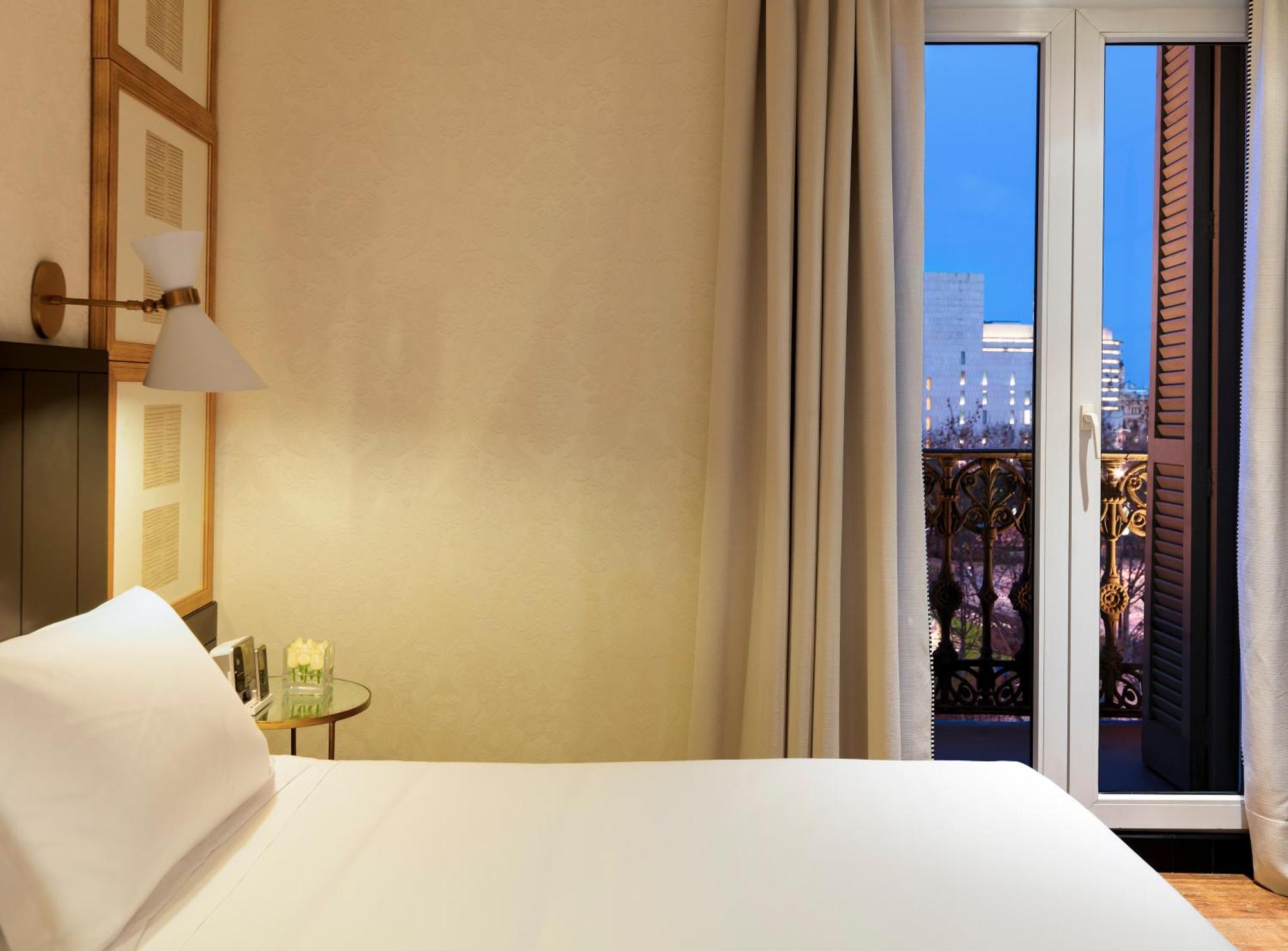 Habitación Doble Deluxe con vistas a la Plaza de Cataluña - 1 o 2 camas